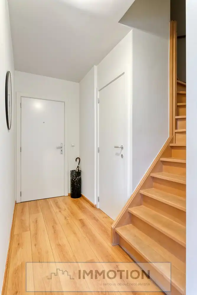 Ruim instapklaar appartement met 2 slaapkamers in centrum Kortrijk vlakbij de Leie - BEZOEK op 14 of 15 februari foto 2