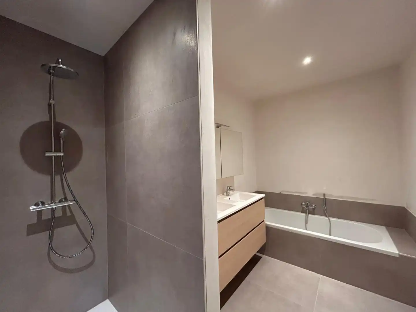  😊Te koop (6%!) centrum Waregem: Luxe nieuwbouwappartement met 3 slaapkamers op het gelijkvloers, met zuidgericht zonneterras! foto 11
