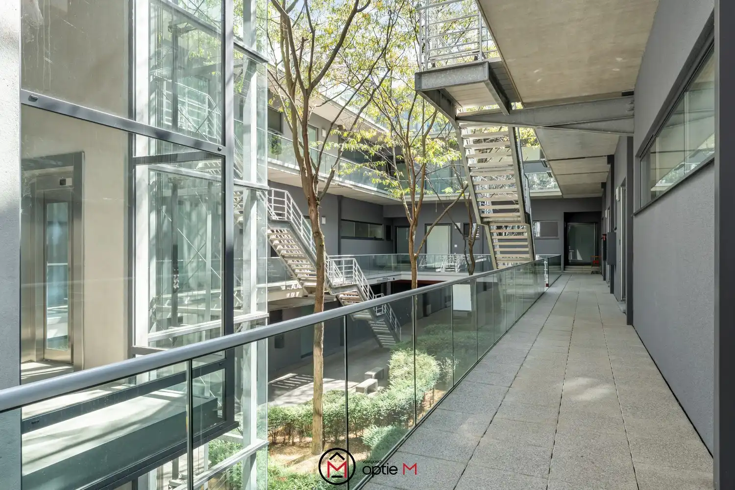 Unieke loft met 2 slaapkamers, terras en parking foto 25