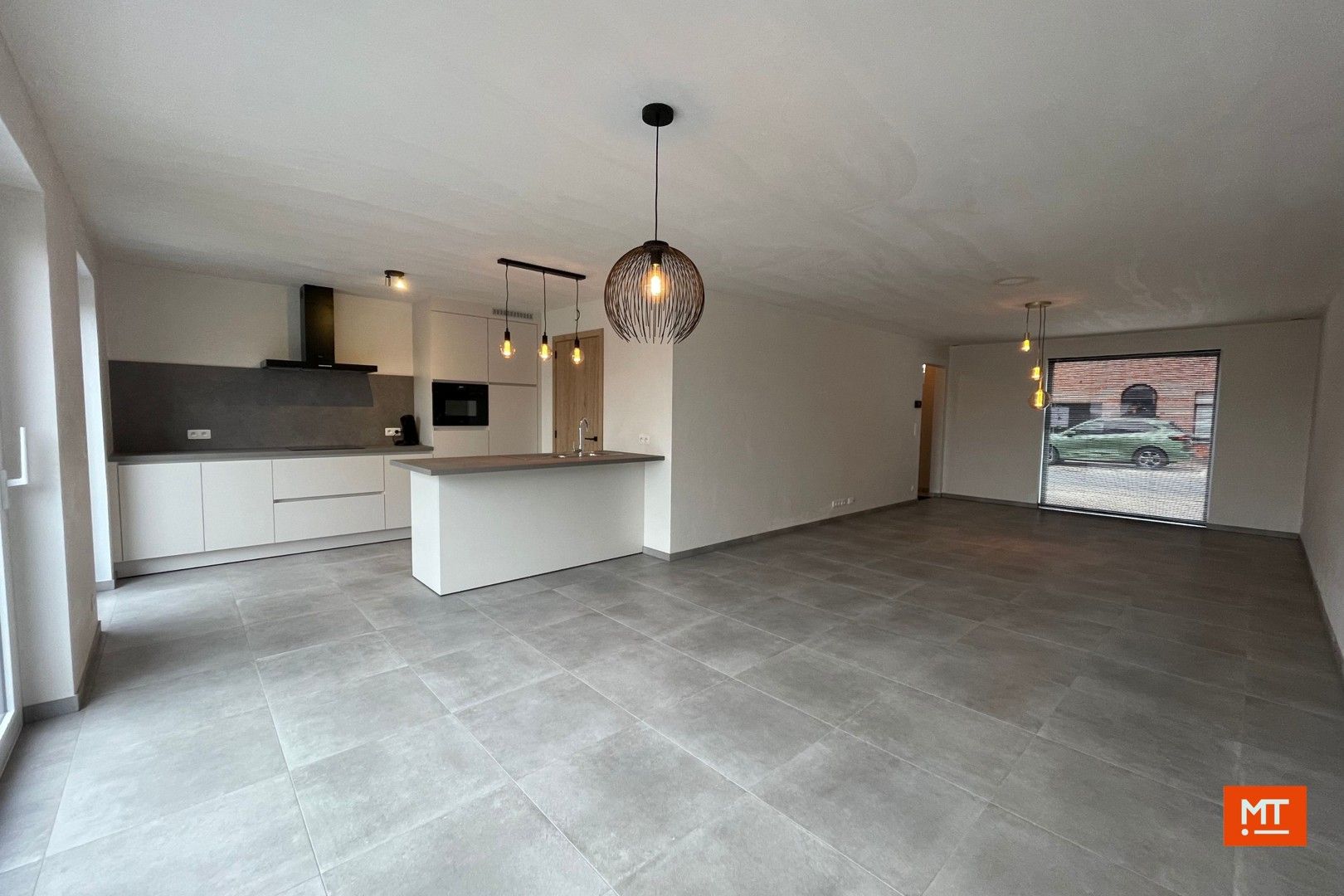 Rijwoning te huur met 3 slaapkamers en carport foto 2