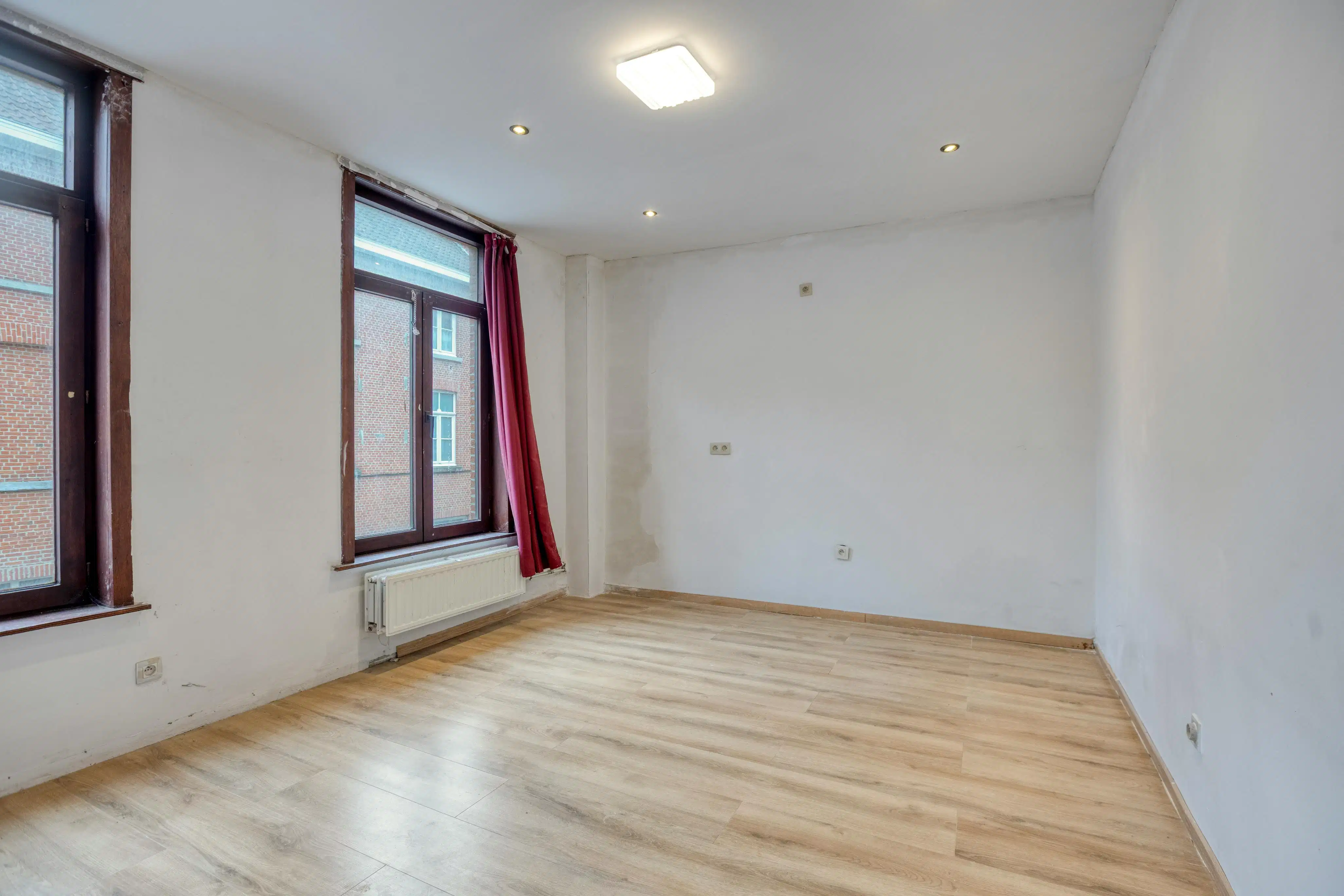 Te renoveren woning te koop in Brugge nabij de Vesten foto 6