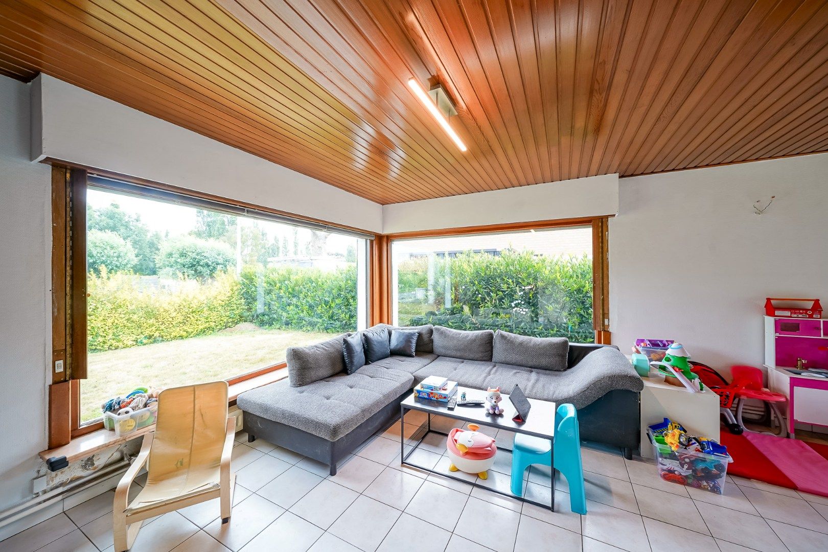 Ruime bungalow nabij het centrum van Oudenburg foto 2