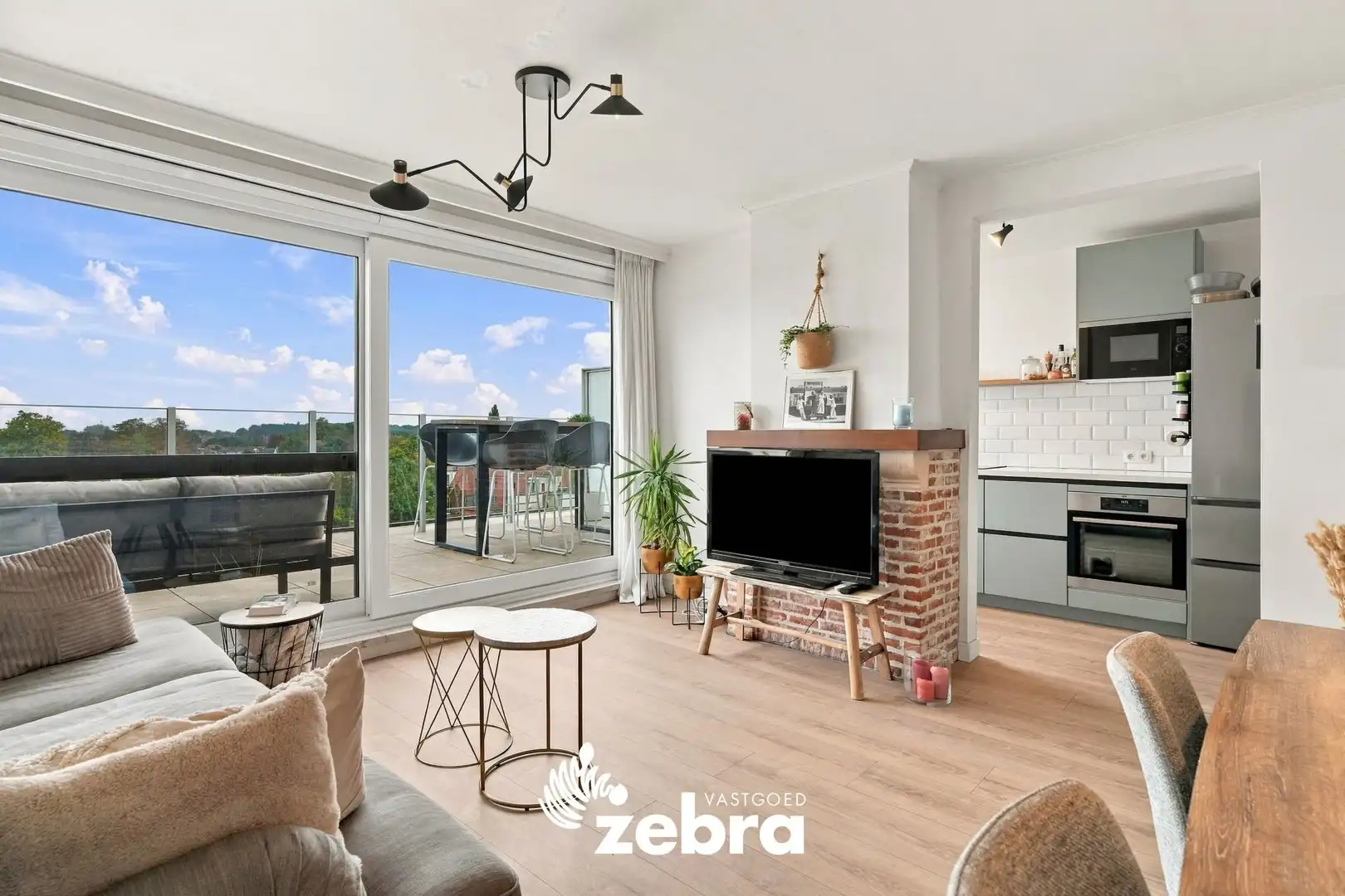 Gerenoveerd 2-slaapkamerappartement met berging & garage te Roeselare! foto 4