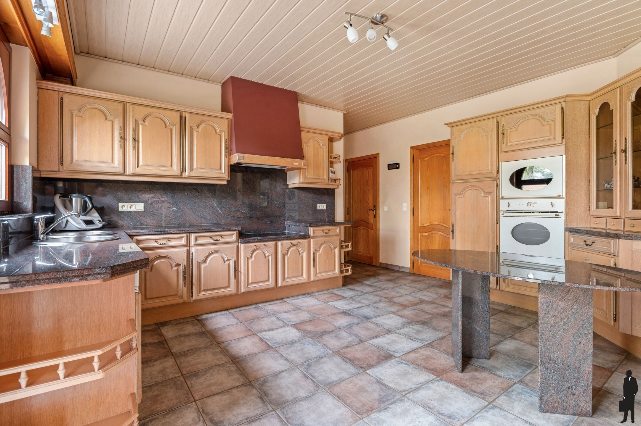 Provençaalse gelijkvloers villa op prachtig perceel van ca. 2.316 m² op de grens met Schilde. foto 13