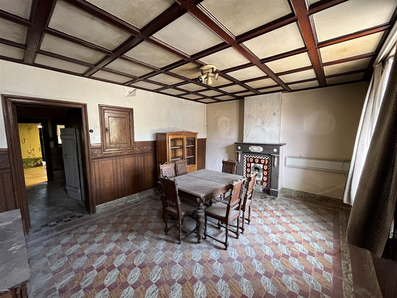 Te renoveren woning met diepe en prachtig gelegen achtertuin foto 4
