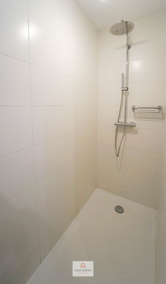 2 slaapkamerappartement met terras en 2 autostaanplaatsen foto 26