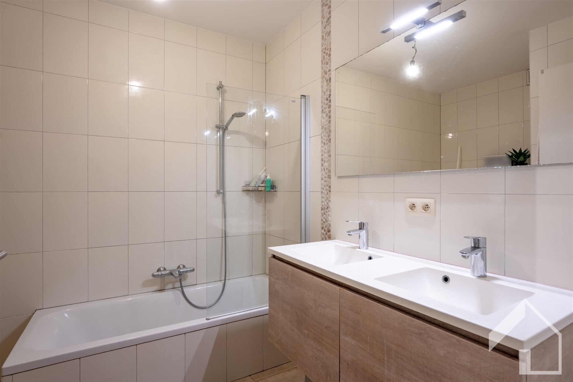 Energiezuinig 2 slaapkamerappartement op 1e verdieping met lift en terras foto 8