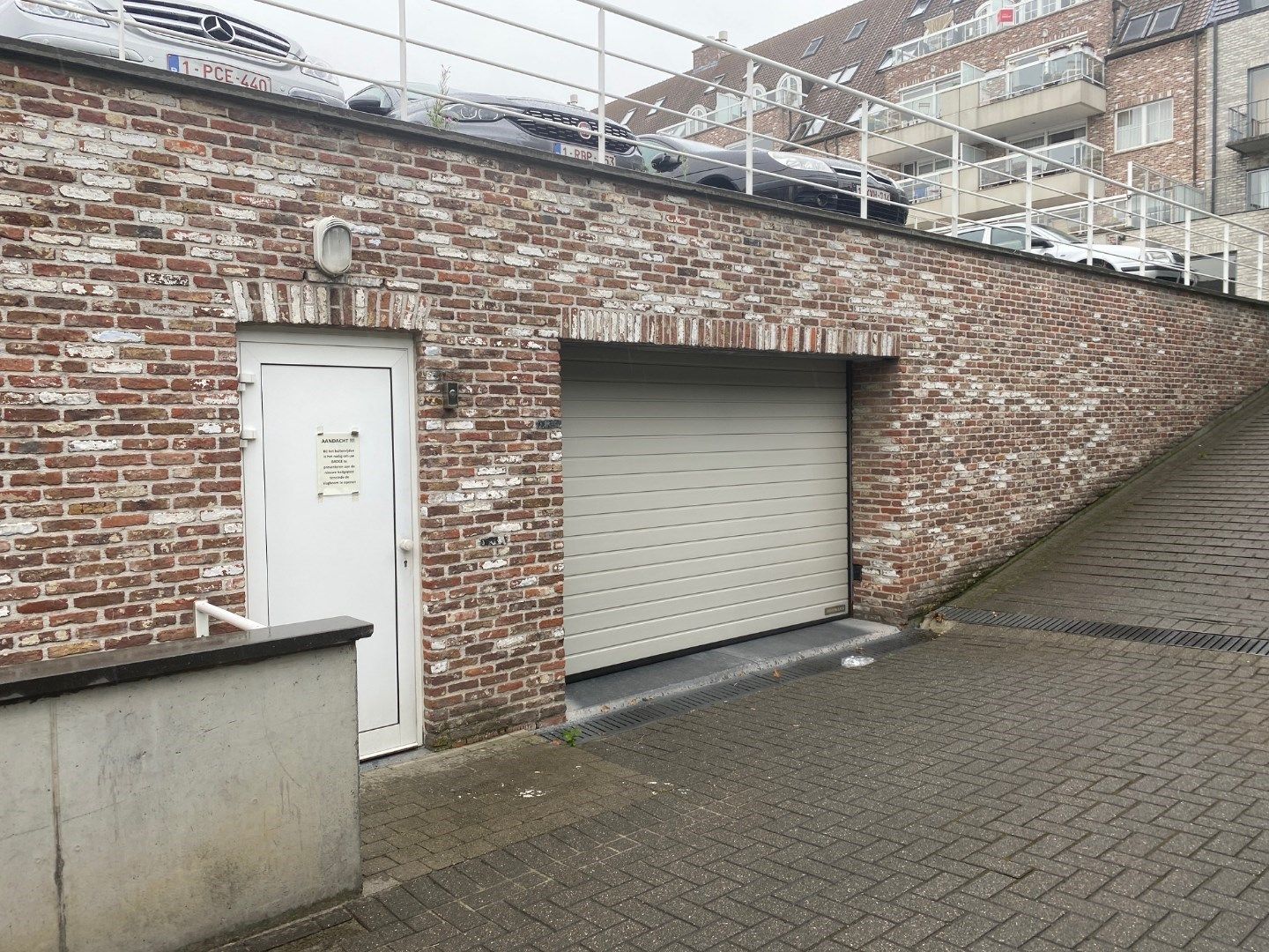 Garagebox TE KOOP centrum Waregem! foto 3