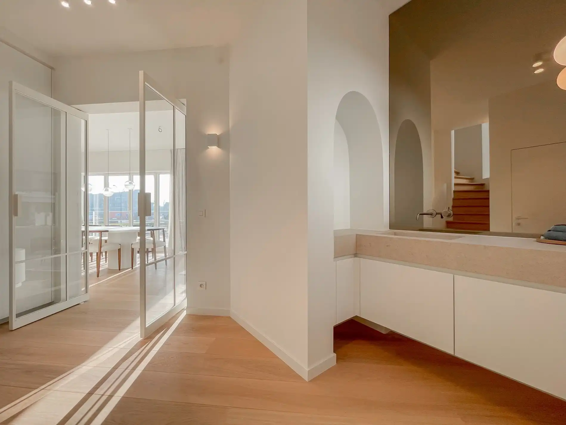 Exclusieve villa: Uitzonderlijk volledig gerenoveerde villa met frontaal zeezicht. foto 3
