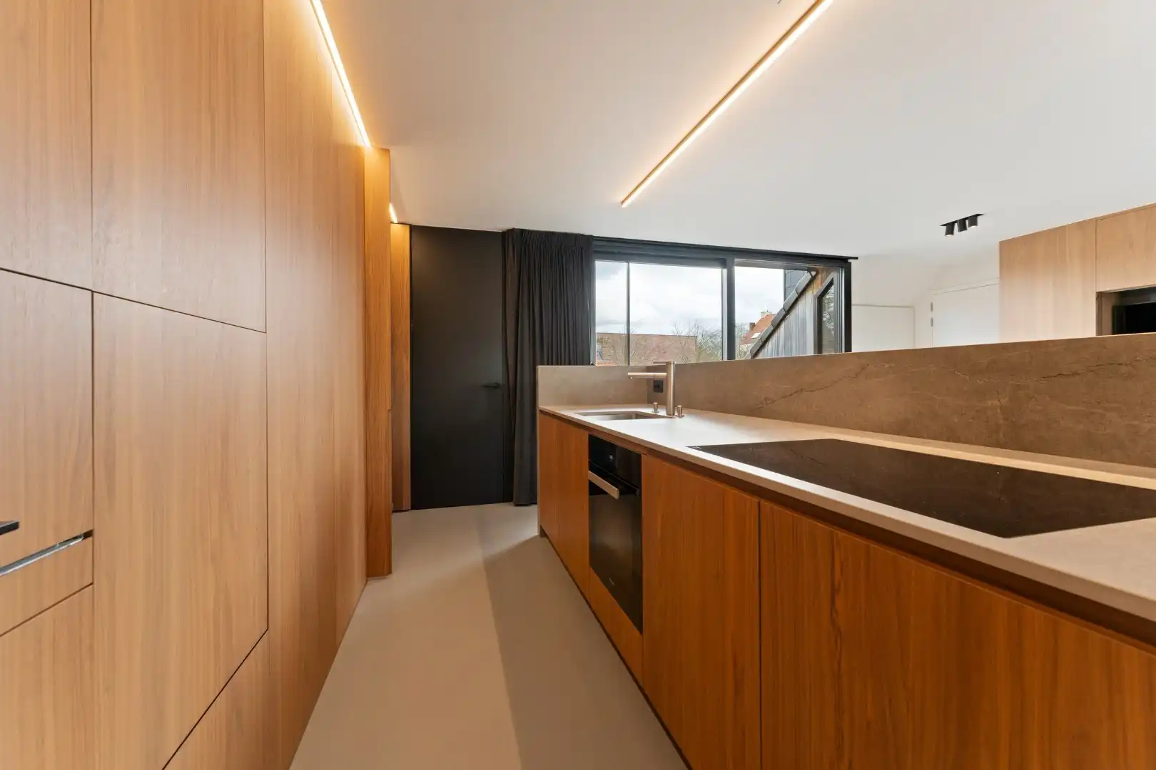 Luxueus afgewerkte penthouse te huur in het hart van Brugge! foto 4