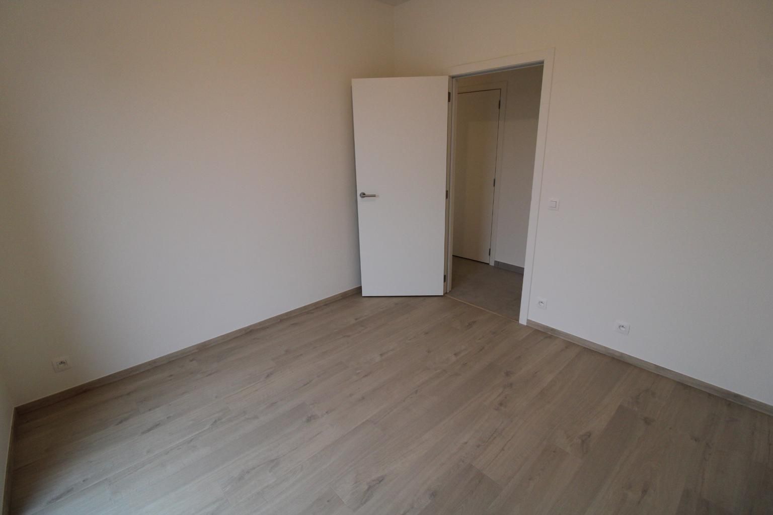 Prachtig nieuwbouw appartement met 2 slaapkamers en 2 ondergrondse staanplaatsen te Zellik. foto 14