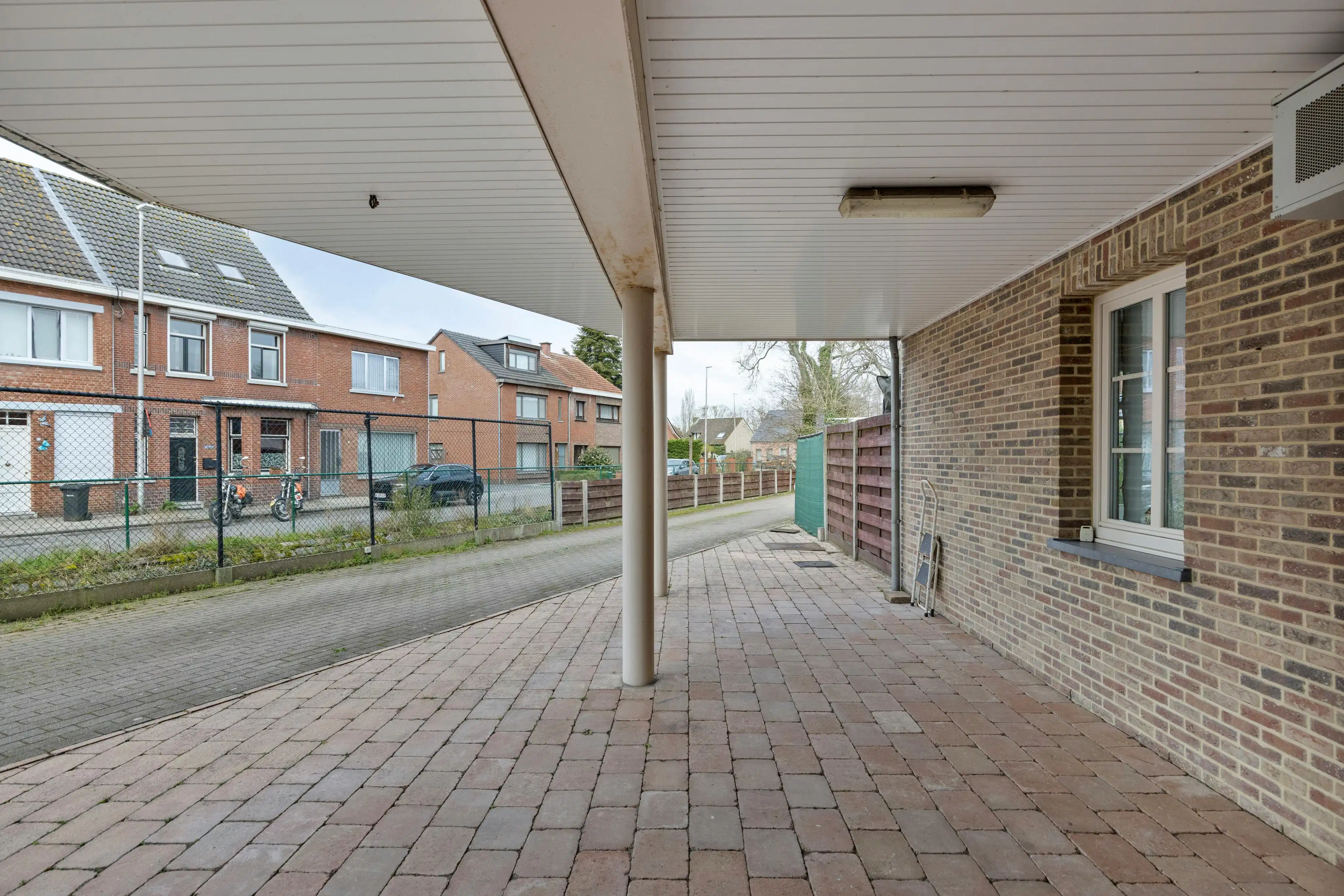 Instapklaar gelijkvloers app met terras en autostaanplaats! foto 16