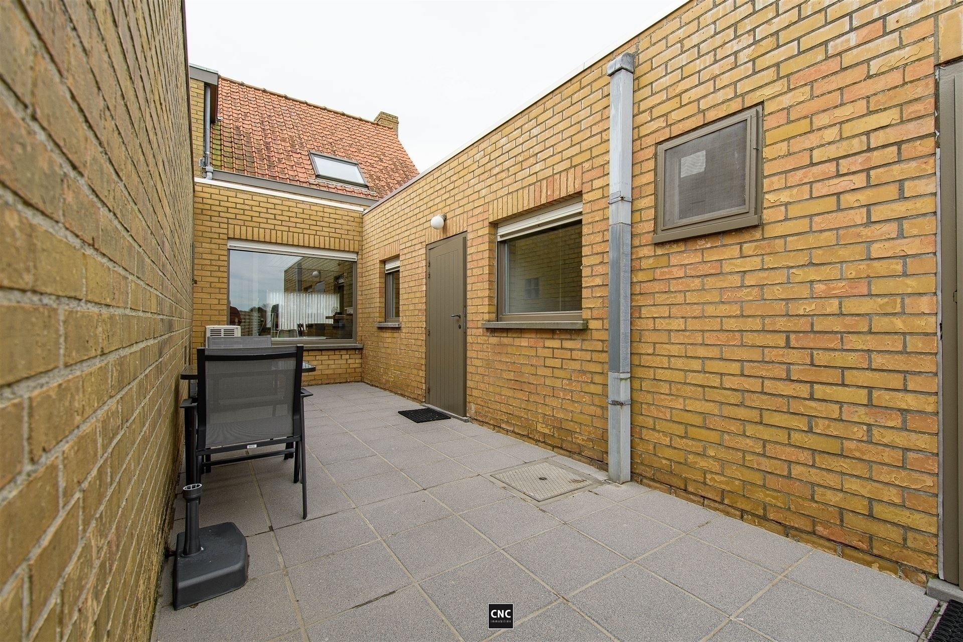 KANGOEROEWONINGEN met een uitgestrekte tuin, sfeervol terras met adembenemend uitzicht en royale loods met werkplaats. Maar liefst 28 meter gevelbreedte! foto 47