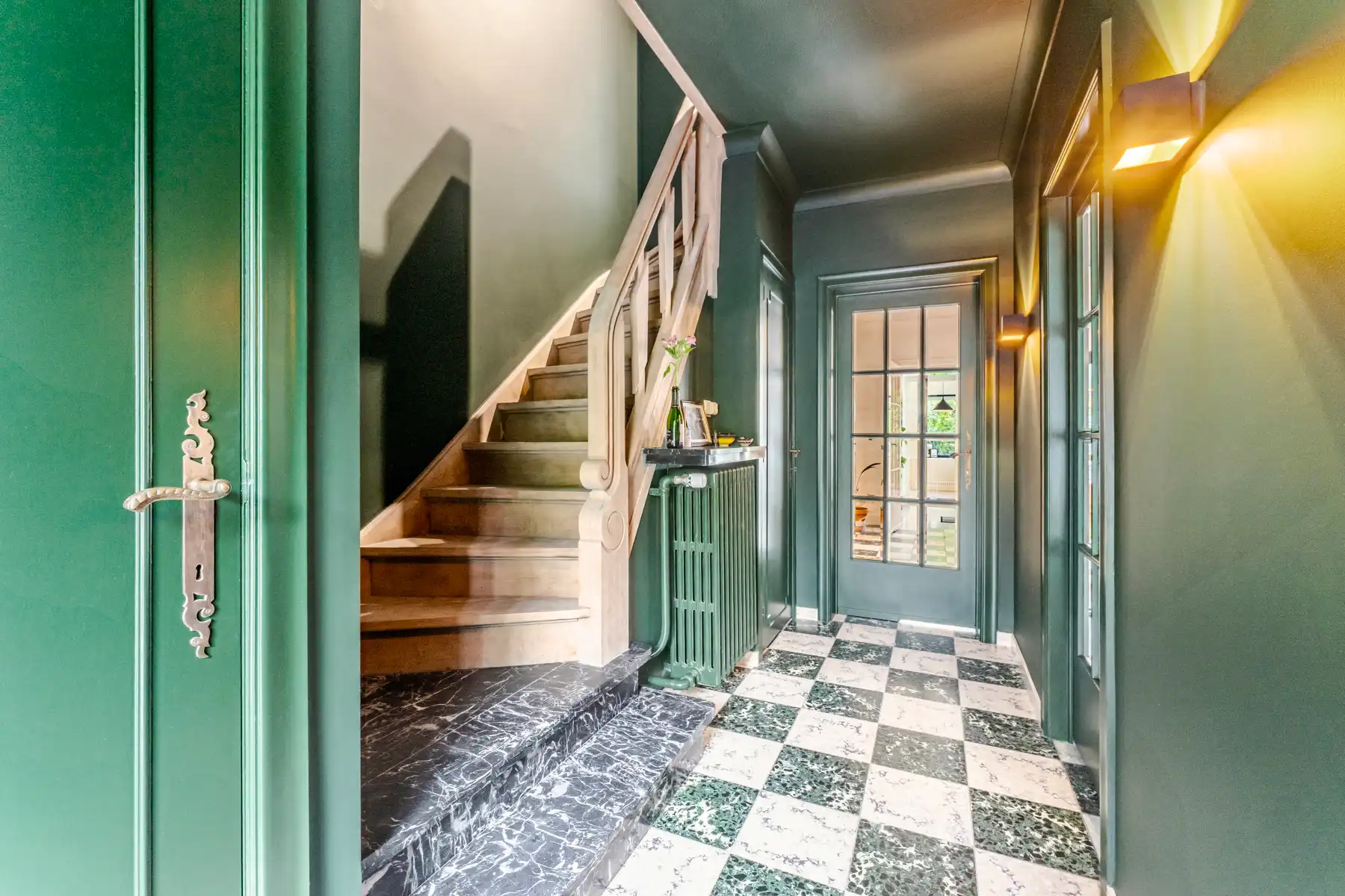 Stijlvol gerenoveerde woning, 3 slaapkamers en zonnige tuin foto 2