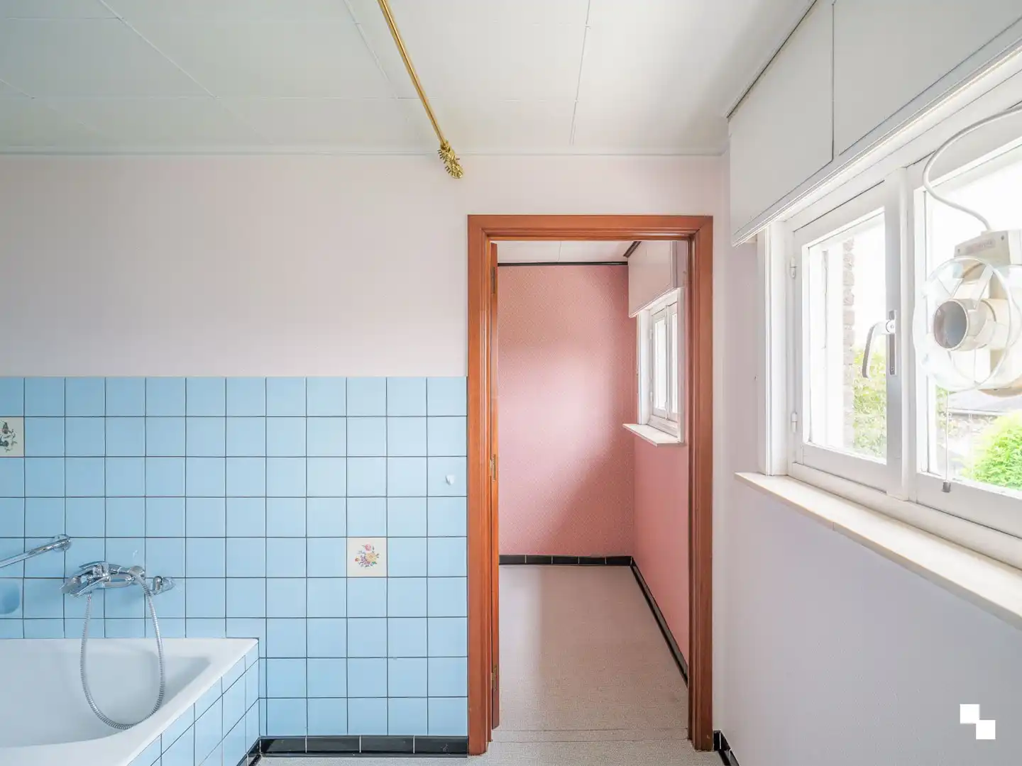 Ruime, te renoveren woning in het mooie Asper foto 15
