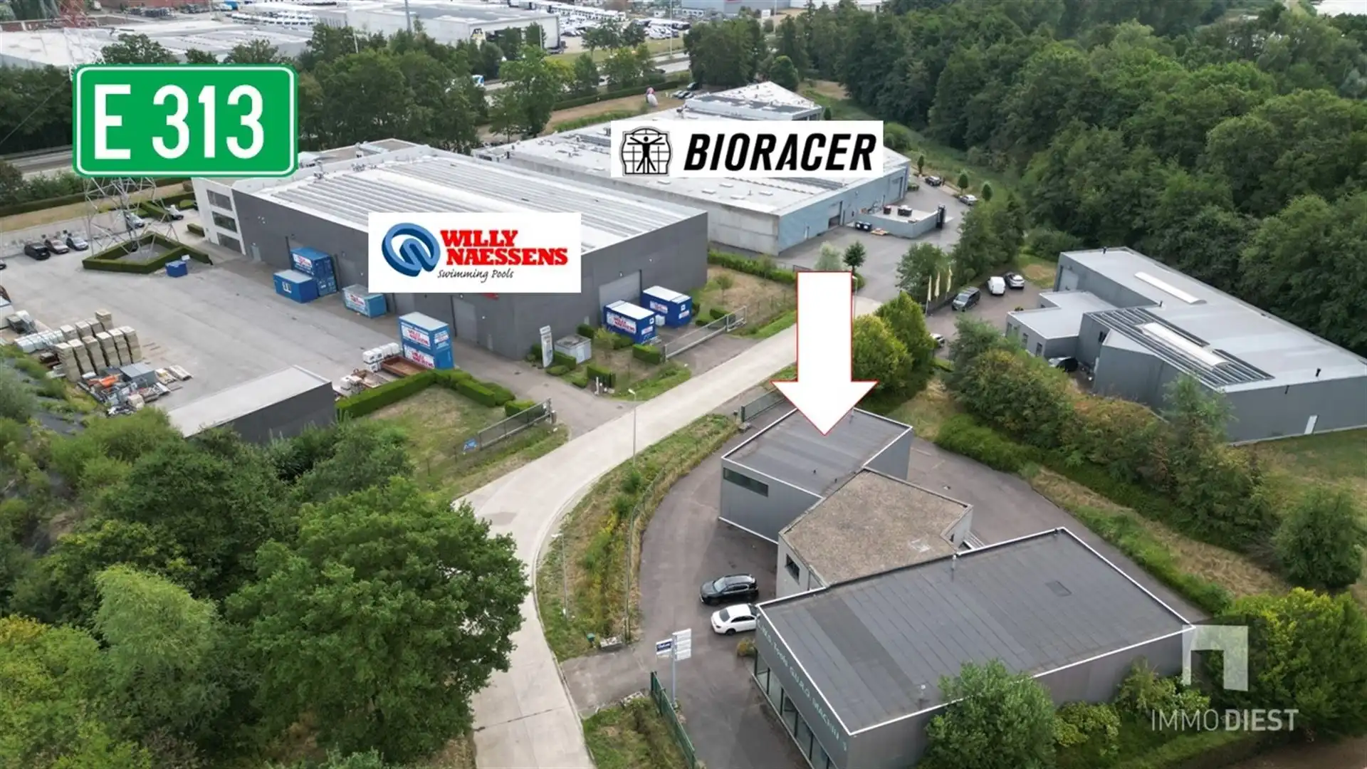 Magazijn met bureel op triple A-locatie foto 2