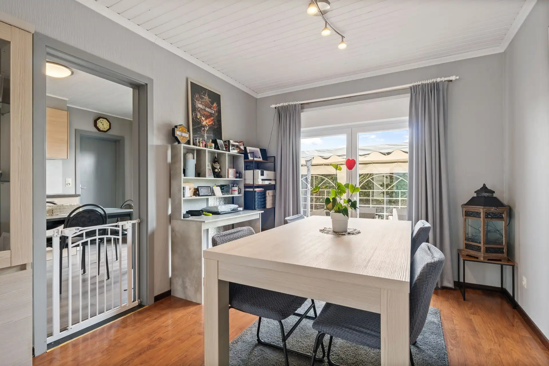 Rustig gelegen bungalow op een rustige ligging te Berlare op 885m² grond. foto 6