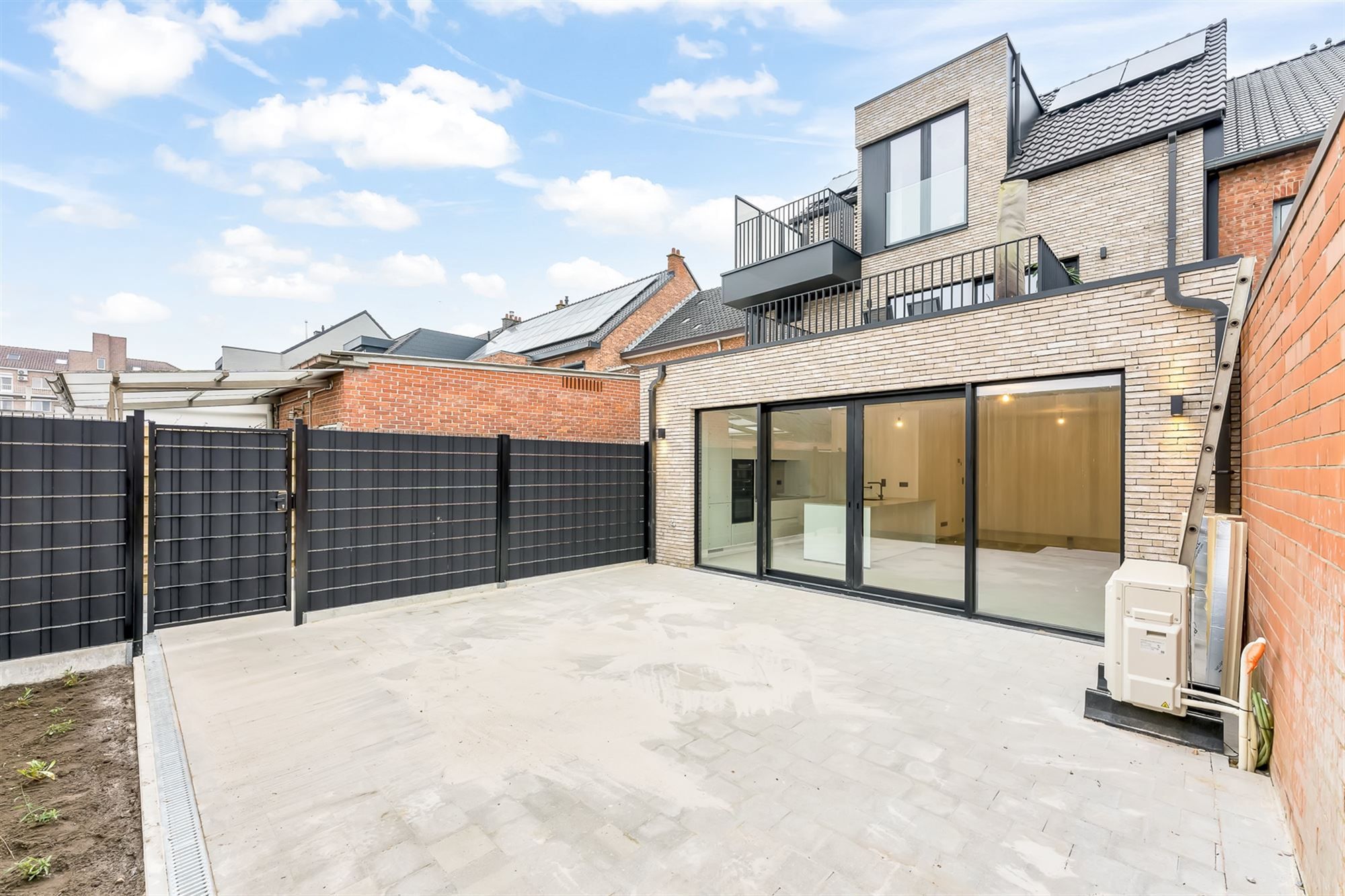 GELIJKVLOERS KWALITATIEF AFGEWERKT NIEUWBOUWAPPARTEMENT (6% BTW MOGELIJK!) VAN 100M² MET 2 SLAAPKAMERS TE PAAL-DORP foto 3