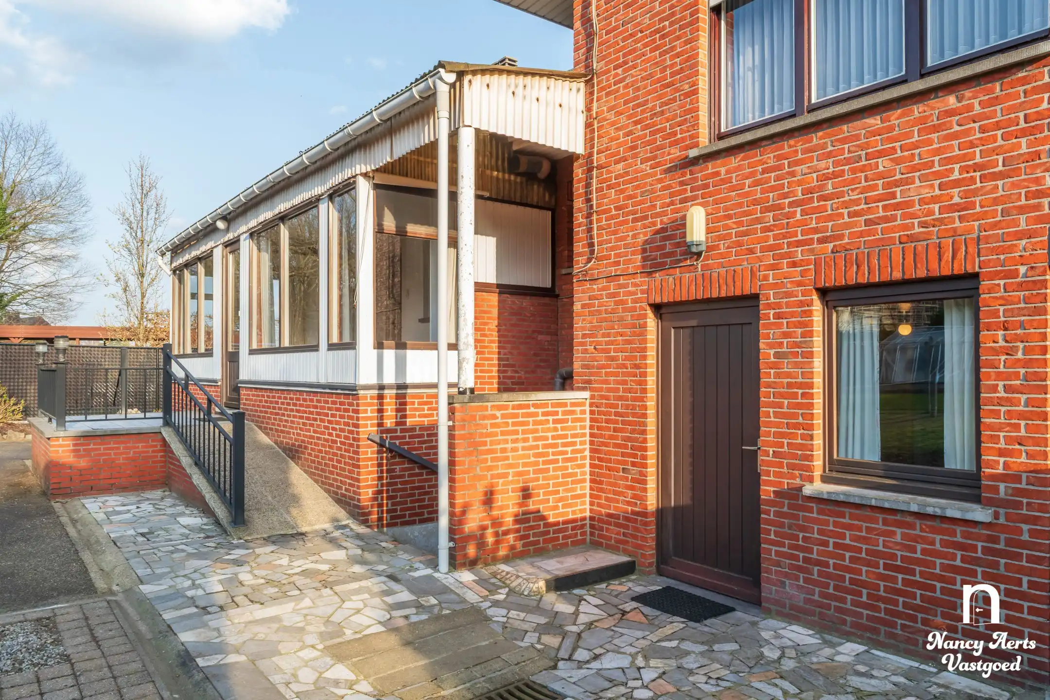 Karaktervolle woning met groene tuin in een rustige straat foto 45