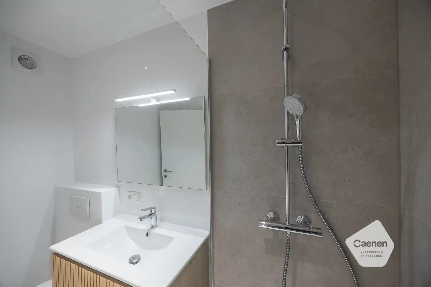 Gerenoveerd twee slaapkamer appartement in centrum Oostende! foto 11