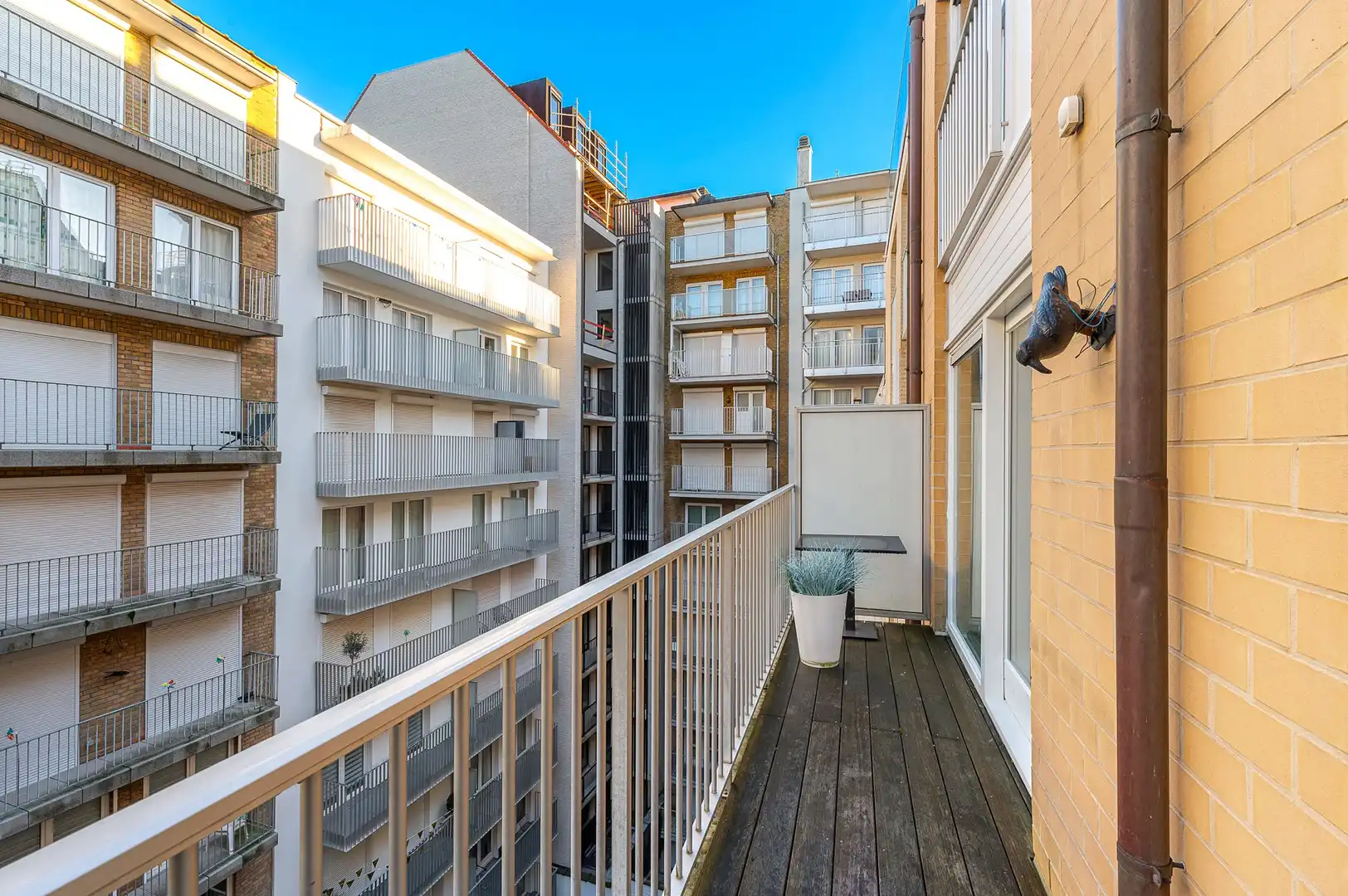 Ruim 4-slaapkamerappartement vlakbij de zee en RBSC in Duinbergen. foto 17