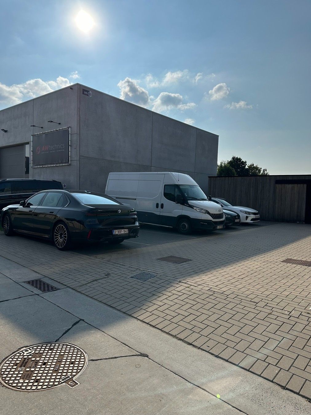 ENERGIEZUINIG NIEUWBOUW APPARTEMENT met Zonnepanelen, ZONNE-terras, private parkeerplaats en fietsenberging te huur in hartje Veldegem! foto 3