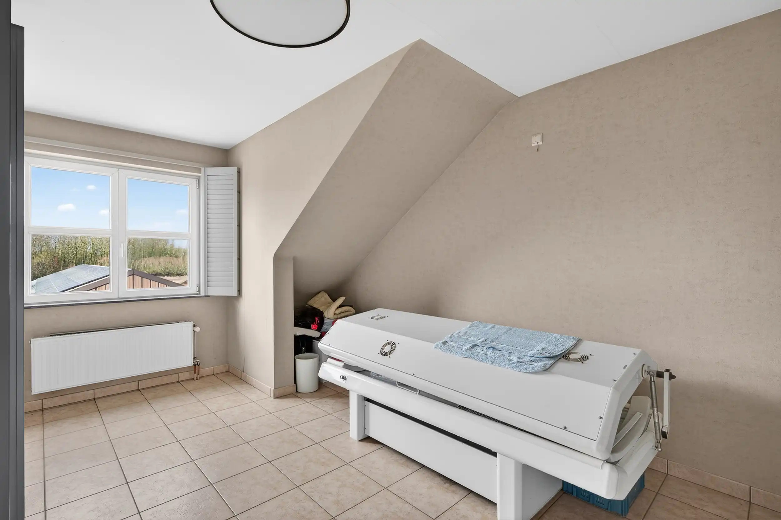 Handelshuis met loods op toplocatie foto 12