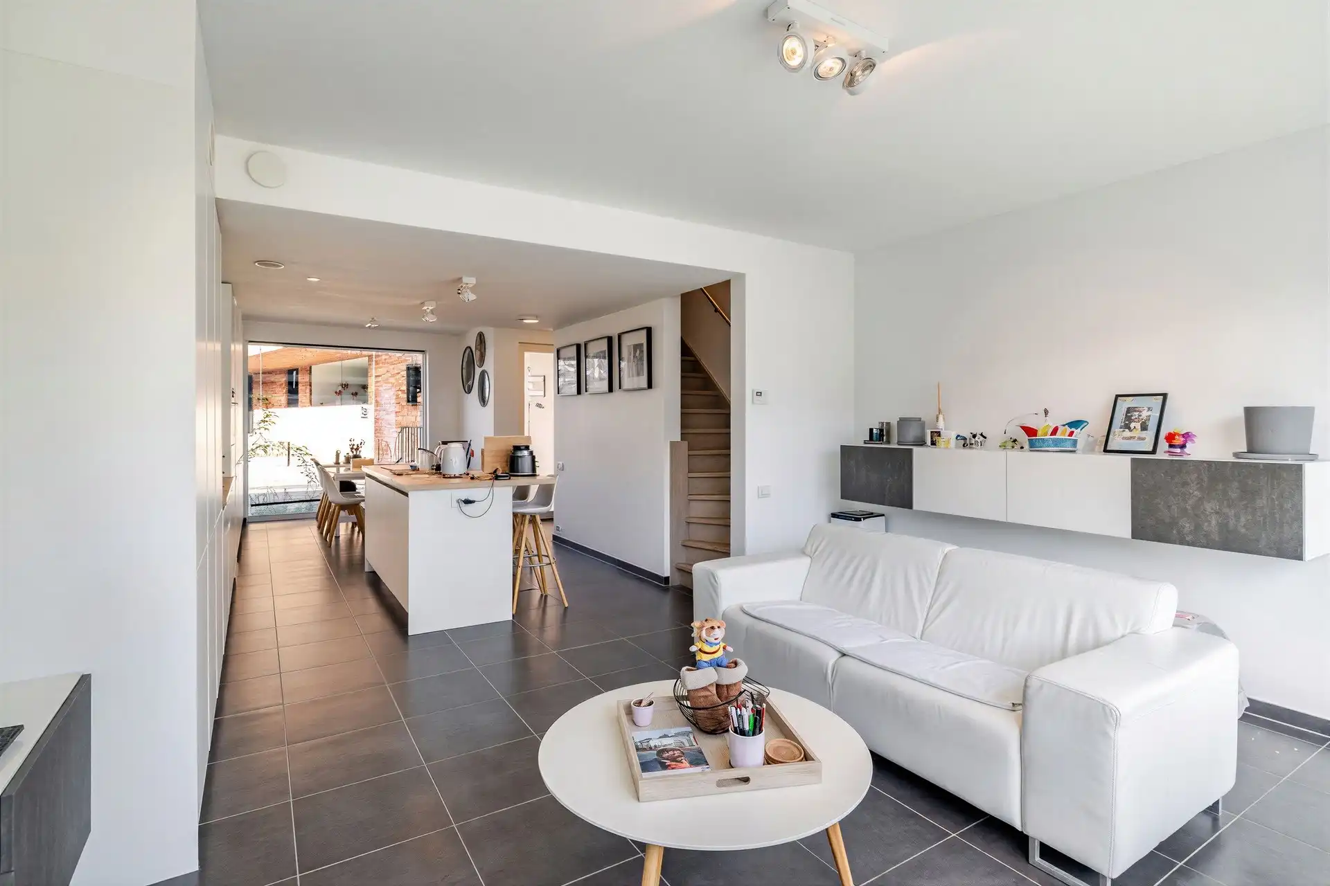 Energiezuinige stadswoning met 3 slaapkamers, terras en private parking in Aalst foto 9