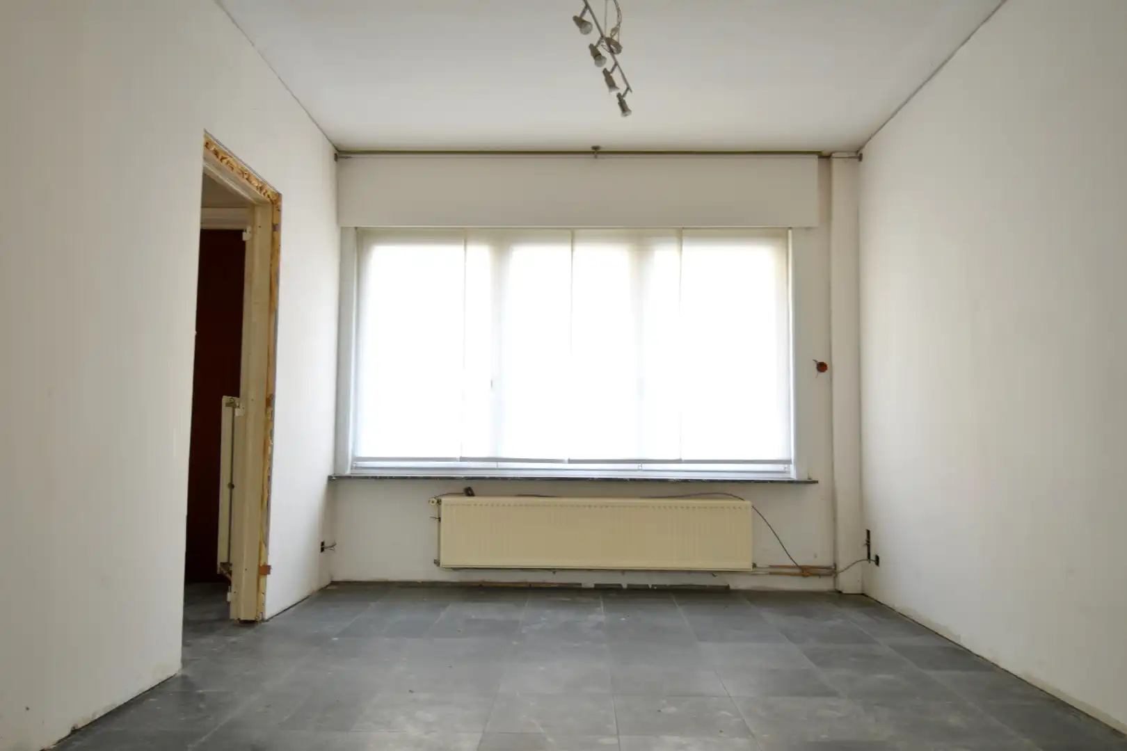 Te renoveren gezinswoning met 3 slaapkamers in een toffe buurt te Roeselare foto 2