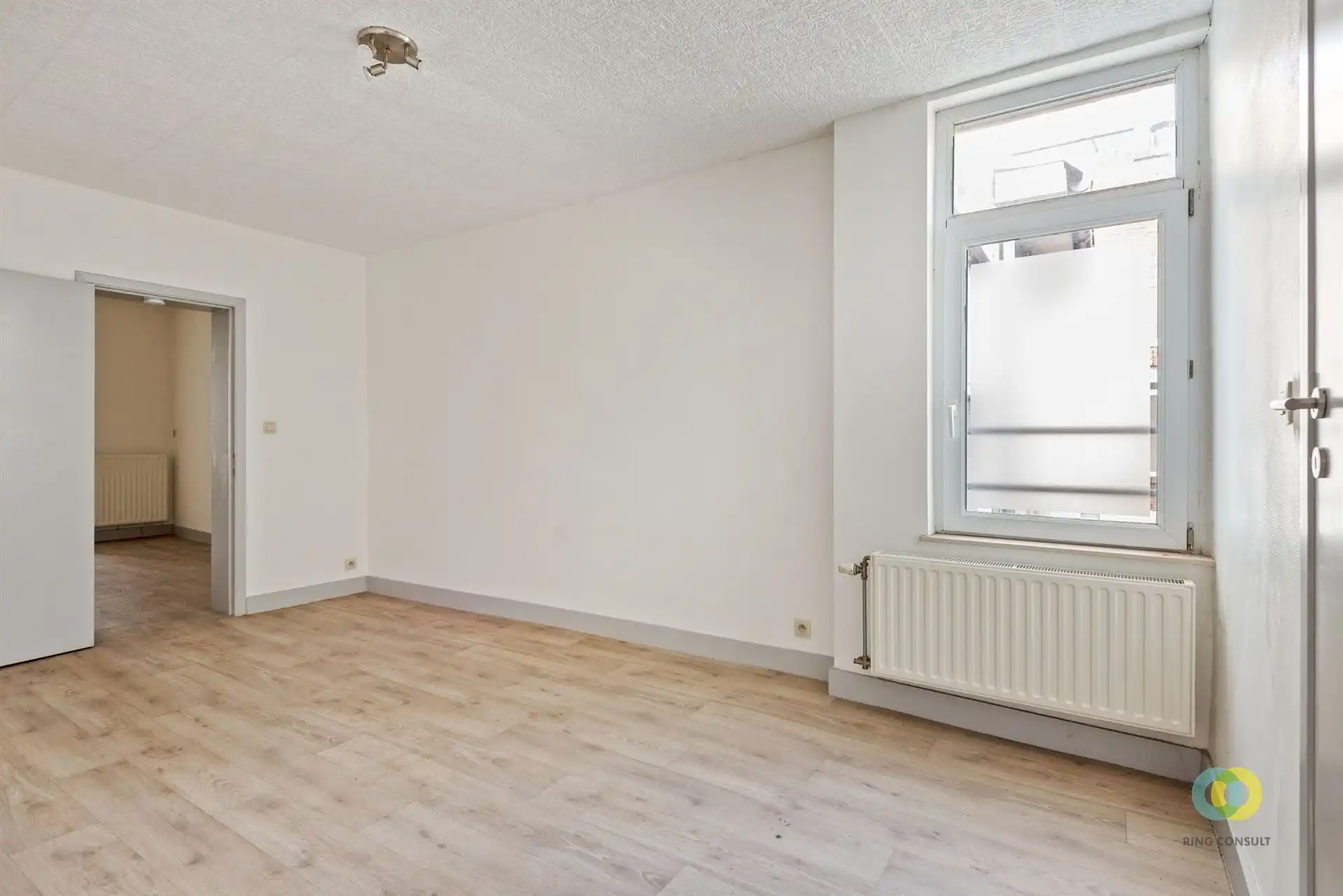 Te renoveren appartementsgebouw foto 10