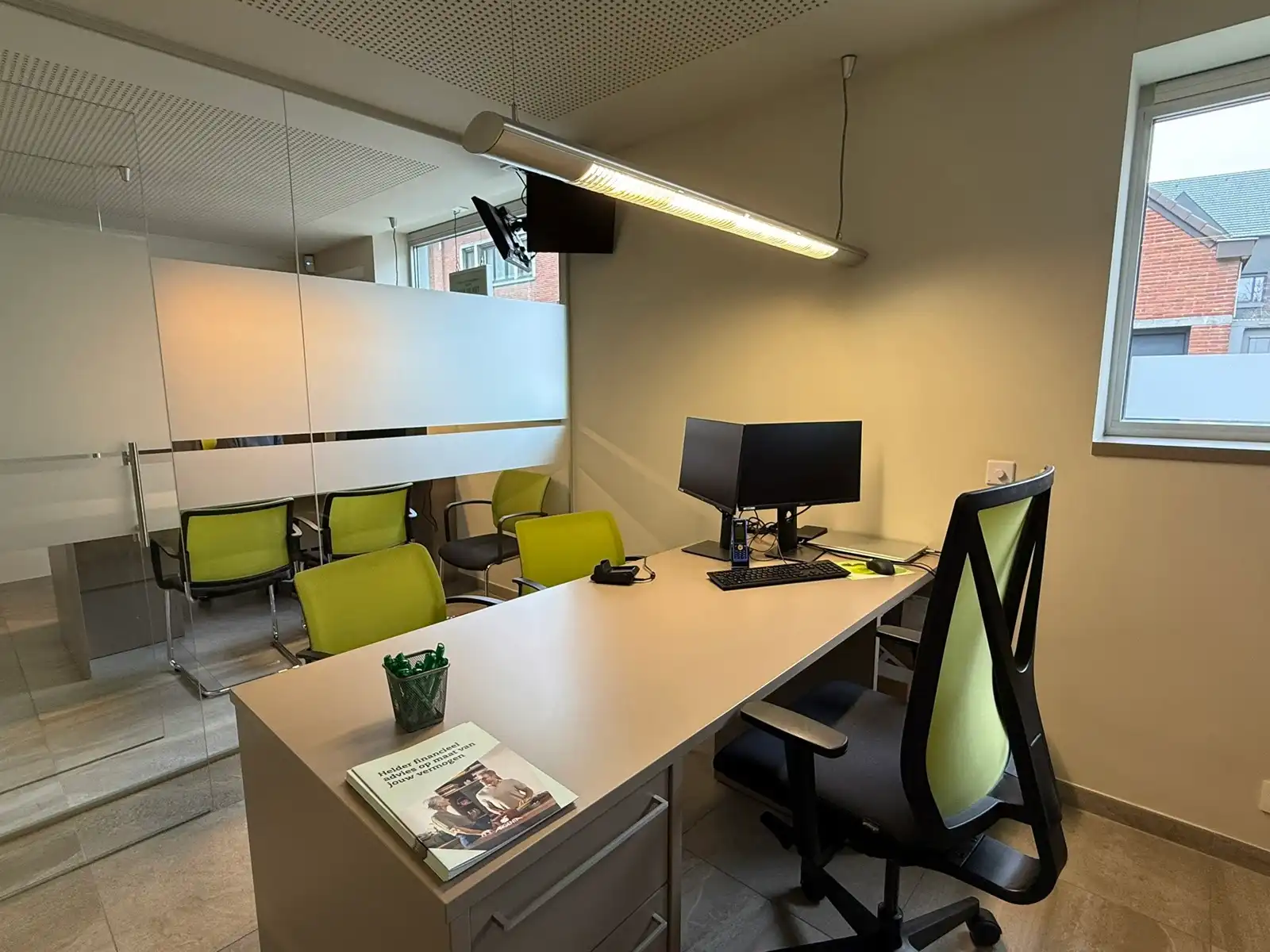  Polyvalente kantoorruimte met  garage  foto 9