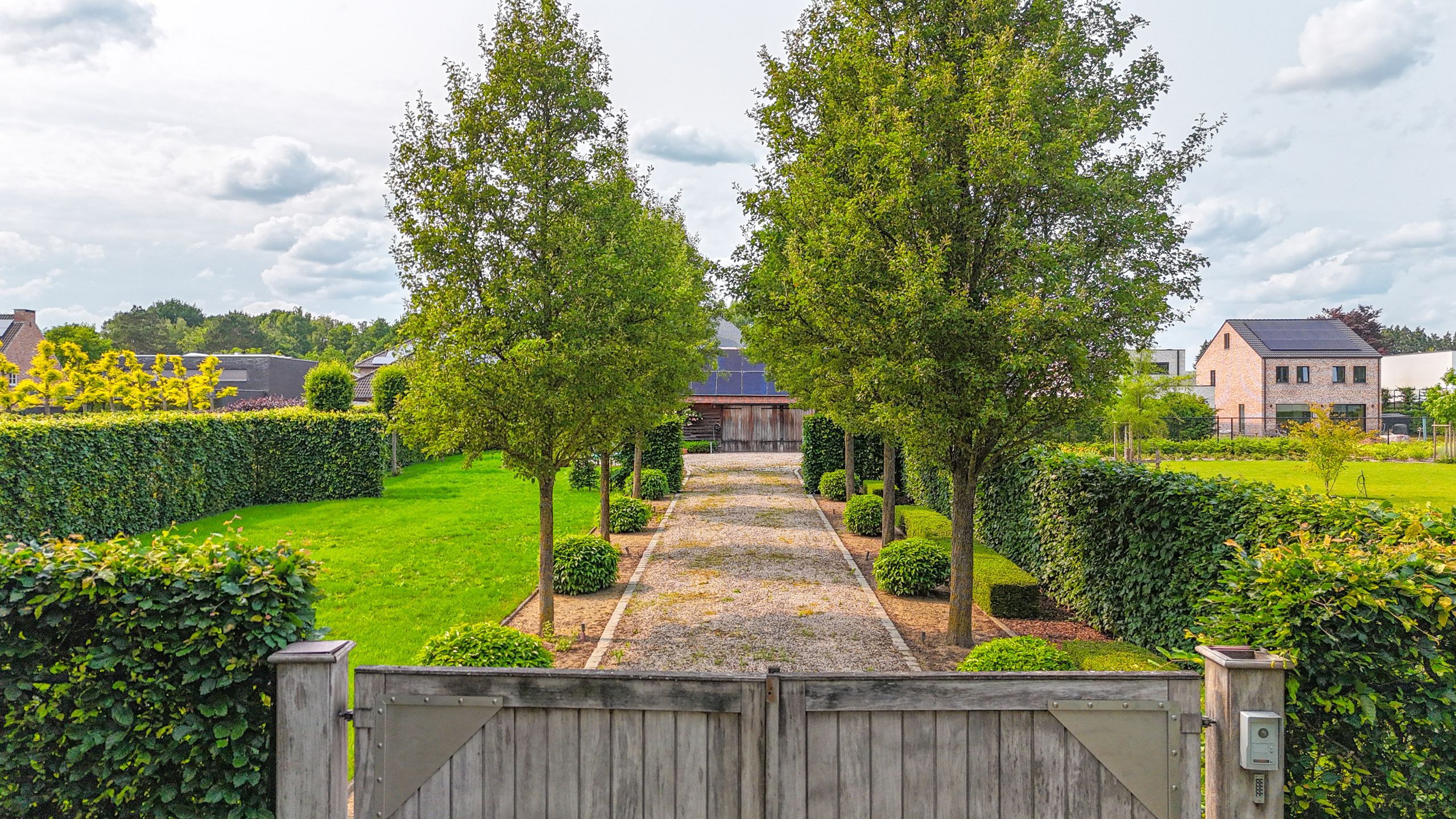 Exclusieve villa met zwembad op riant perceel in Koersel! foto 98