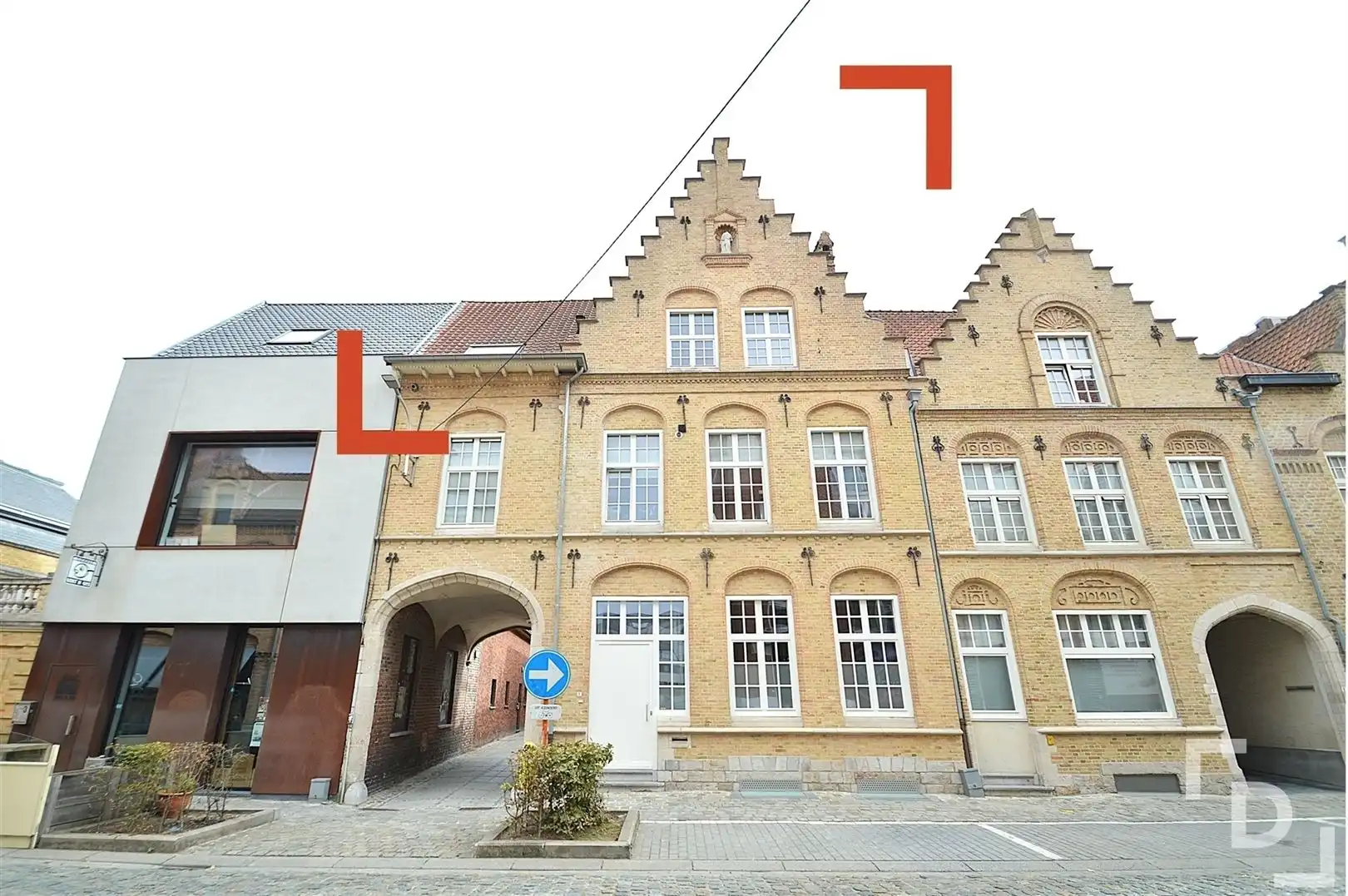 Ruim duplex appartement met garage te huur op toplocatie in Ieper foto 24