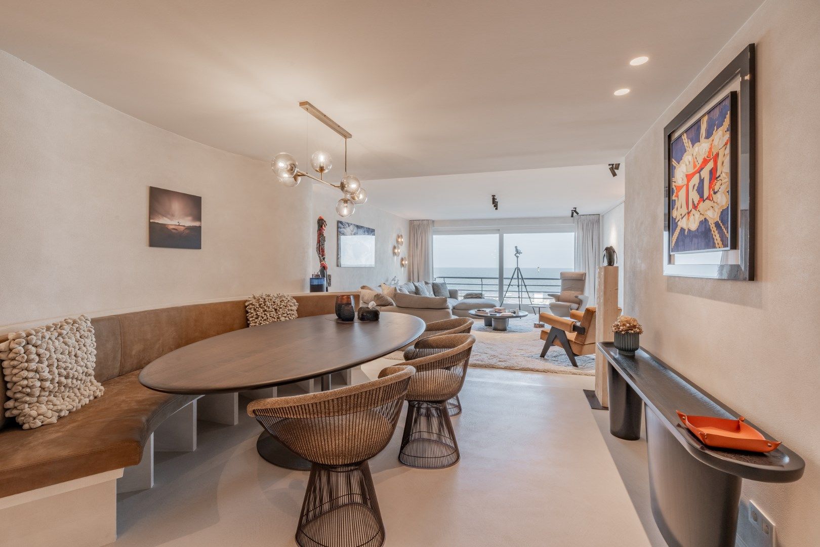 Zeer luxueus en smaakvol afgewerkt 4 slaapkamer appartement met frontaal zeezicht foto 3