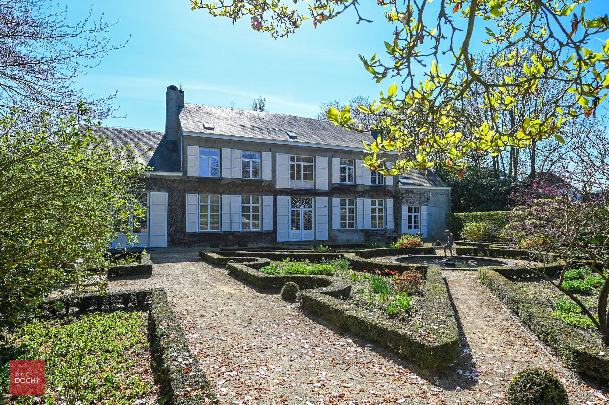 Klassevolle manoir met zicht op kerk van St. Bavo foto 10