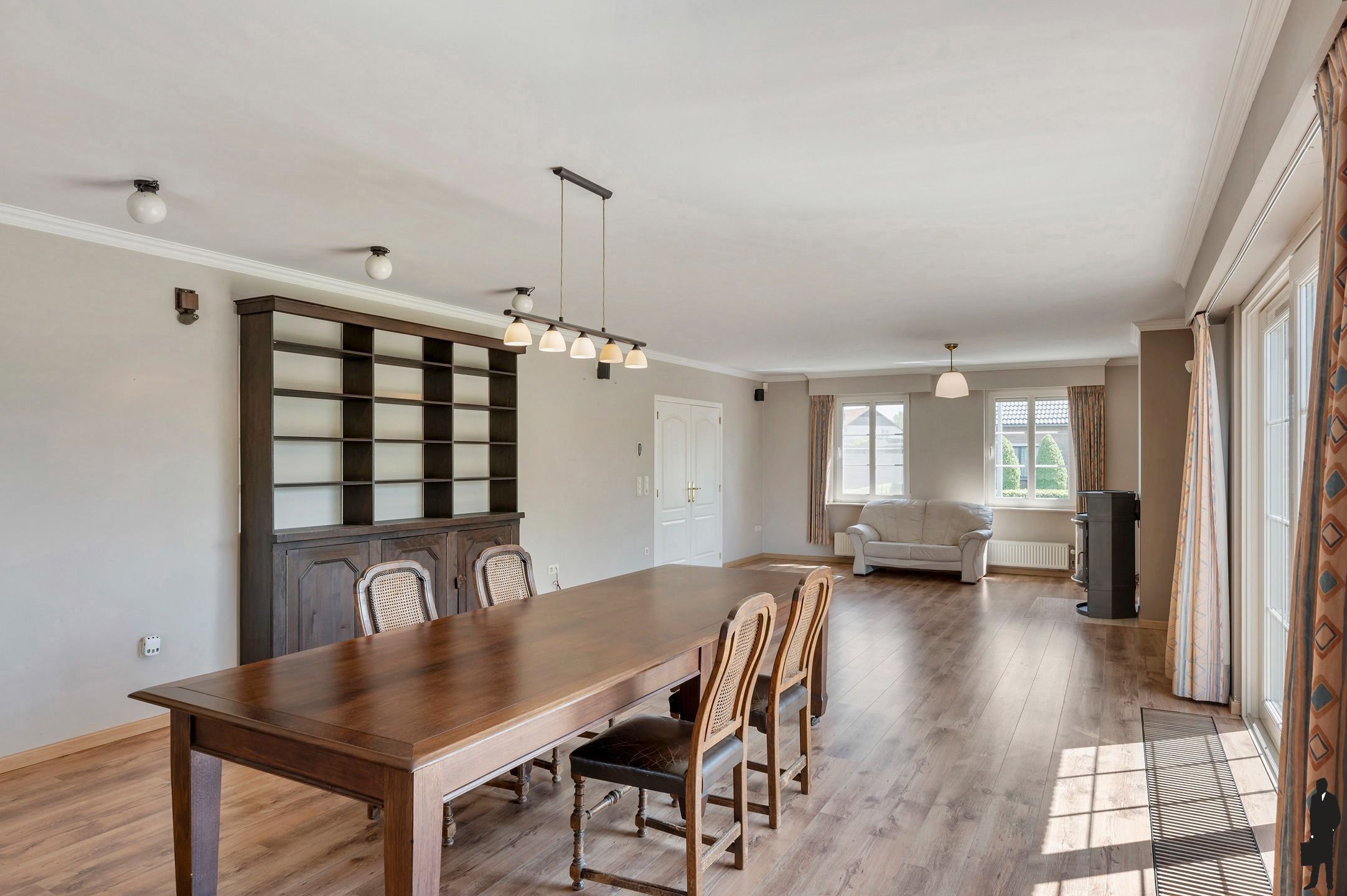 Ruime landelijke woning met tijdloze architectuur foto 3
