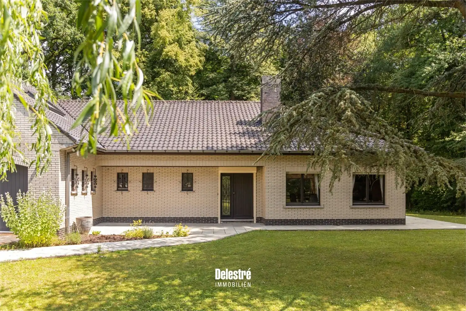 ** IN OPTIE ** TIJDLOZE VILLA OP 3.317 M2 BOIS DE STRIHOUX foto 6