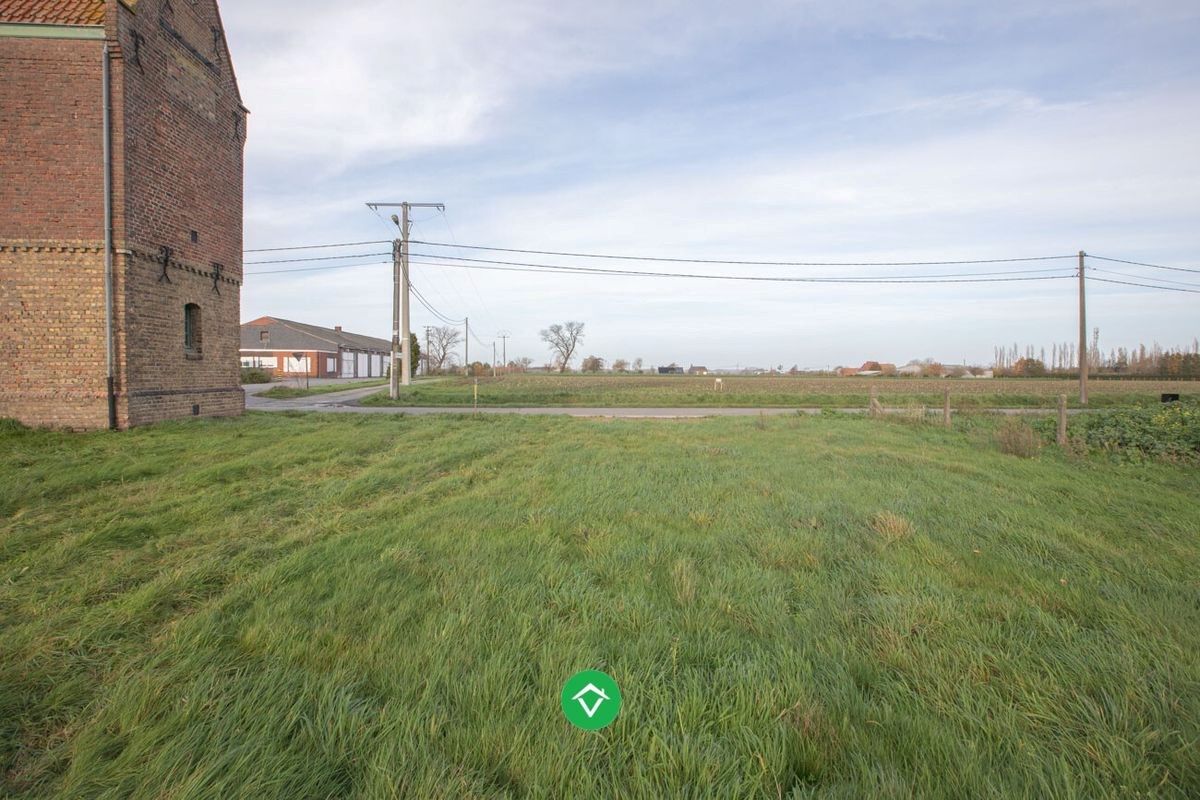 Mooi en groot perceel bouwgrond met met ver uitzicht op de natuur te Kortemark. foto 3