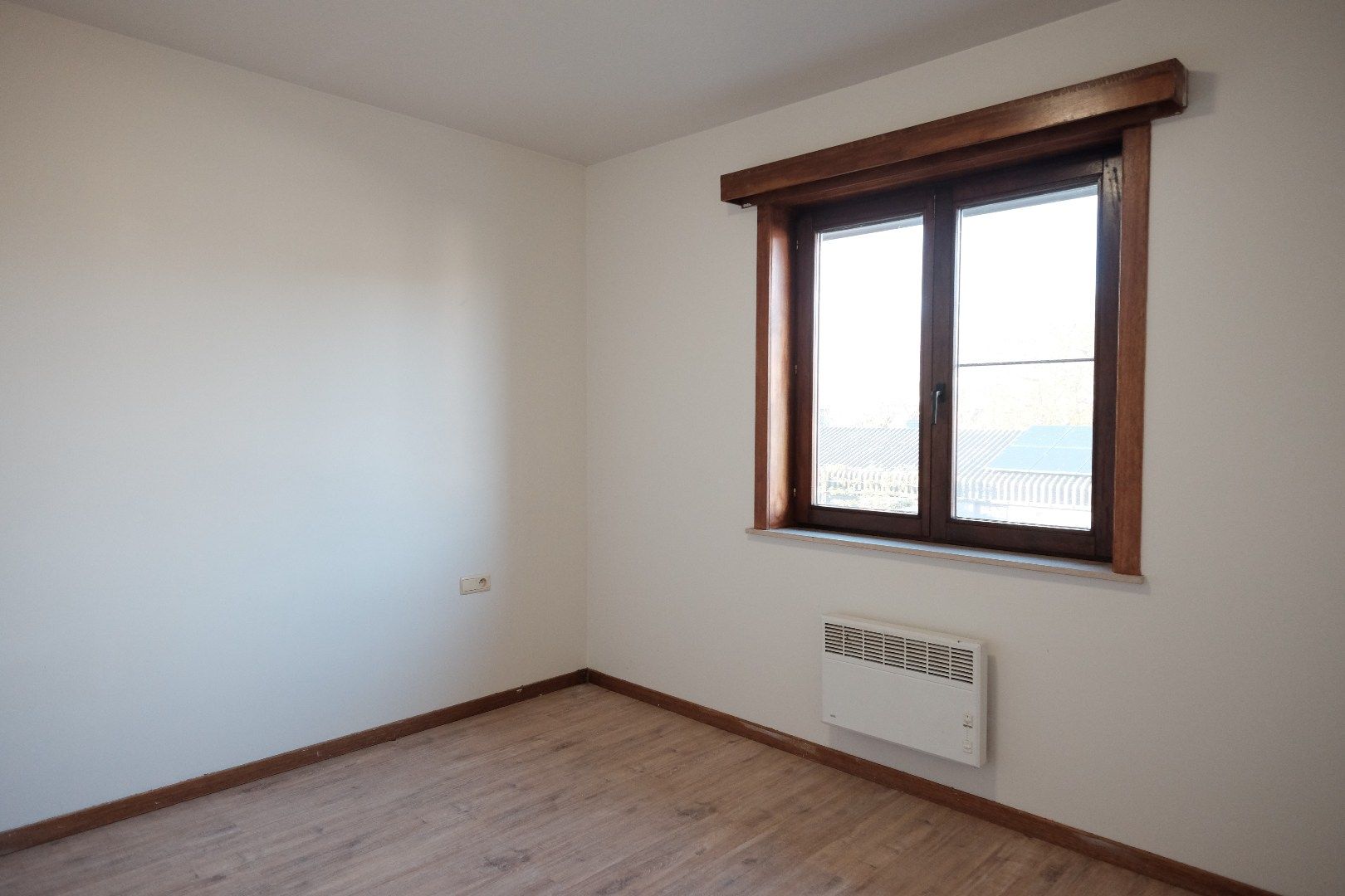 Vernieuwde rijwoning met tuin en grote garage foto 14