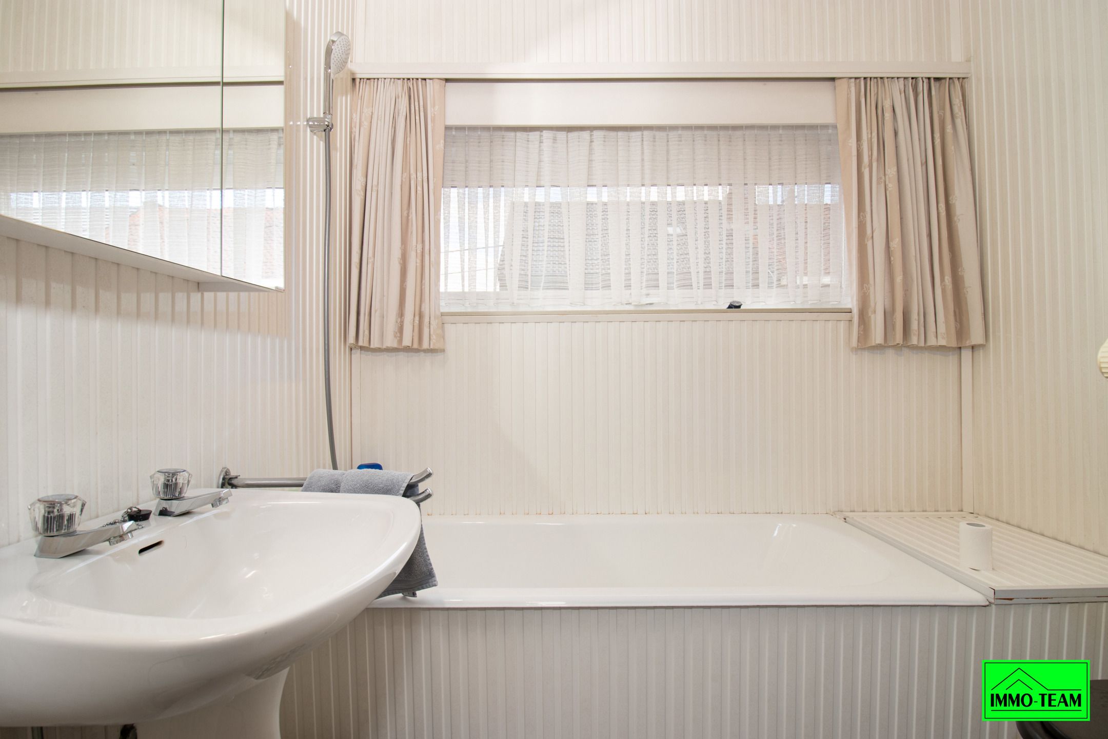 Ruime gezinswoning met tuin en garage in Denderleeuw foto 10