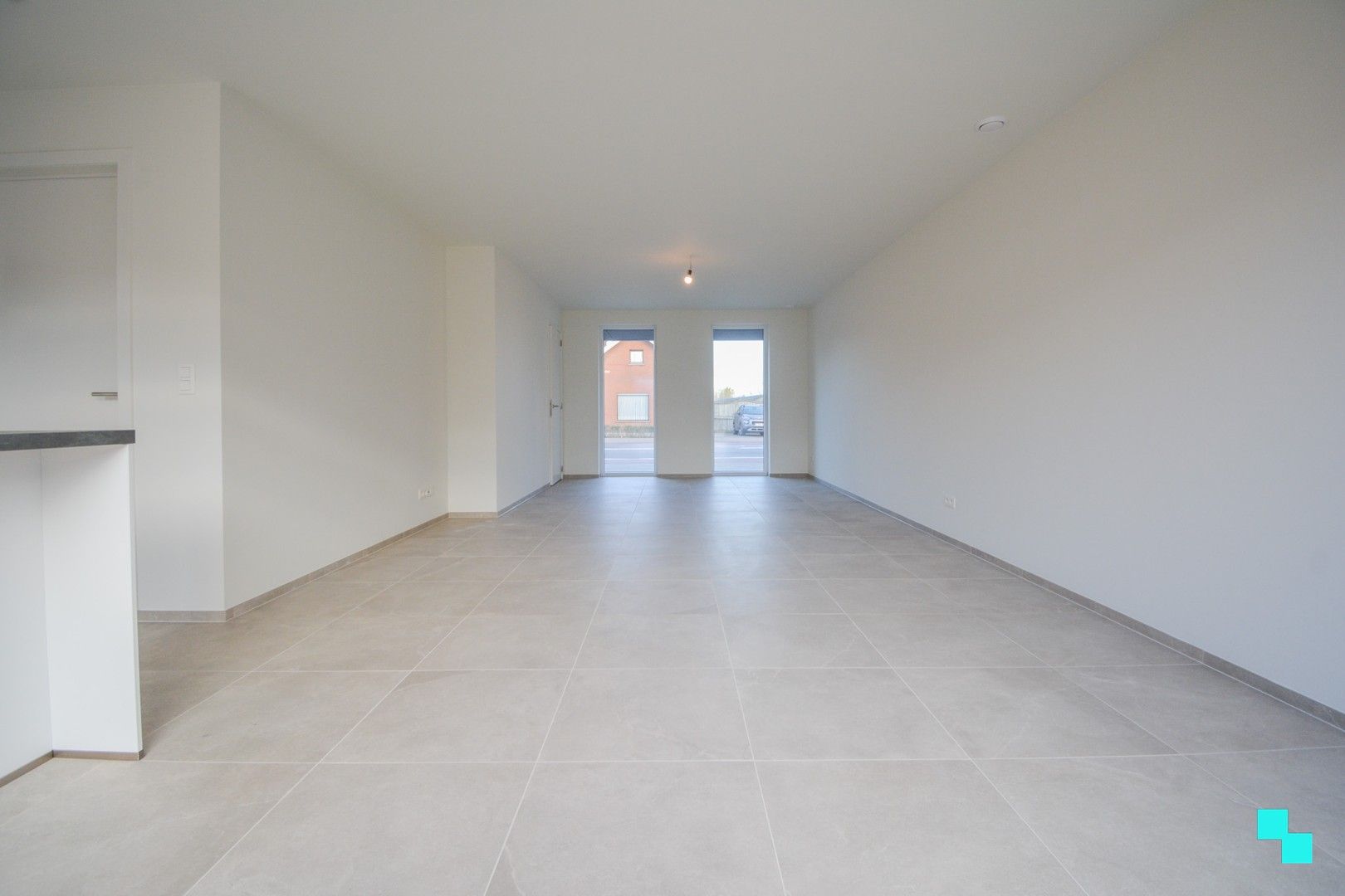 Volleidg afgewerkte nieuwbouwwoning met carport te Sleihage foto 5