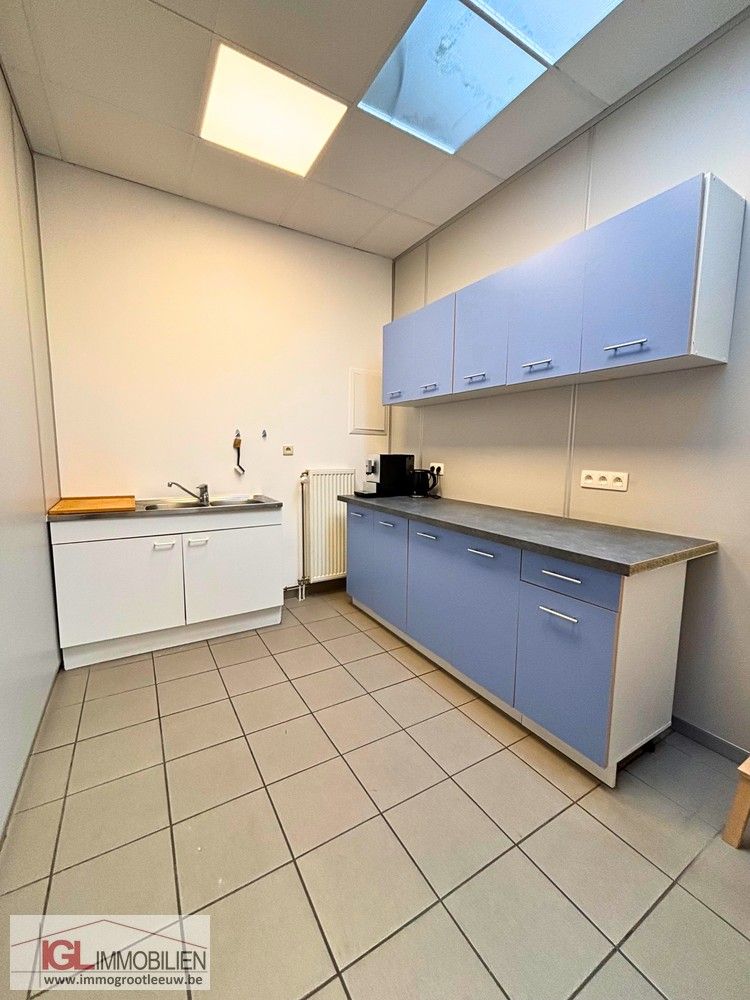 Flexibele bureauruimte met vergaderruimtes en parkeerplaatsen in Drogenbos foto 12