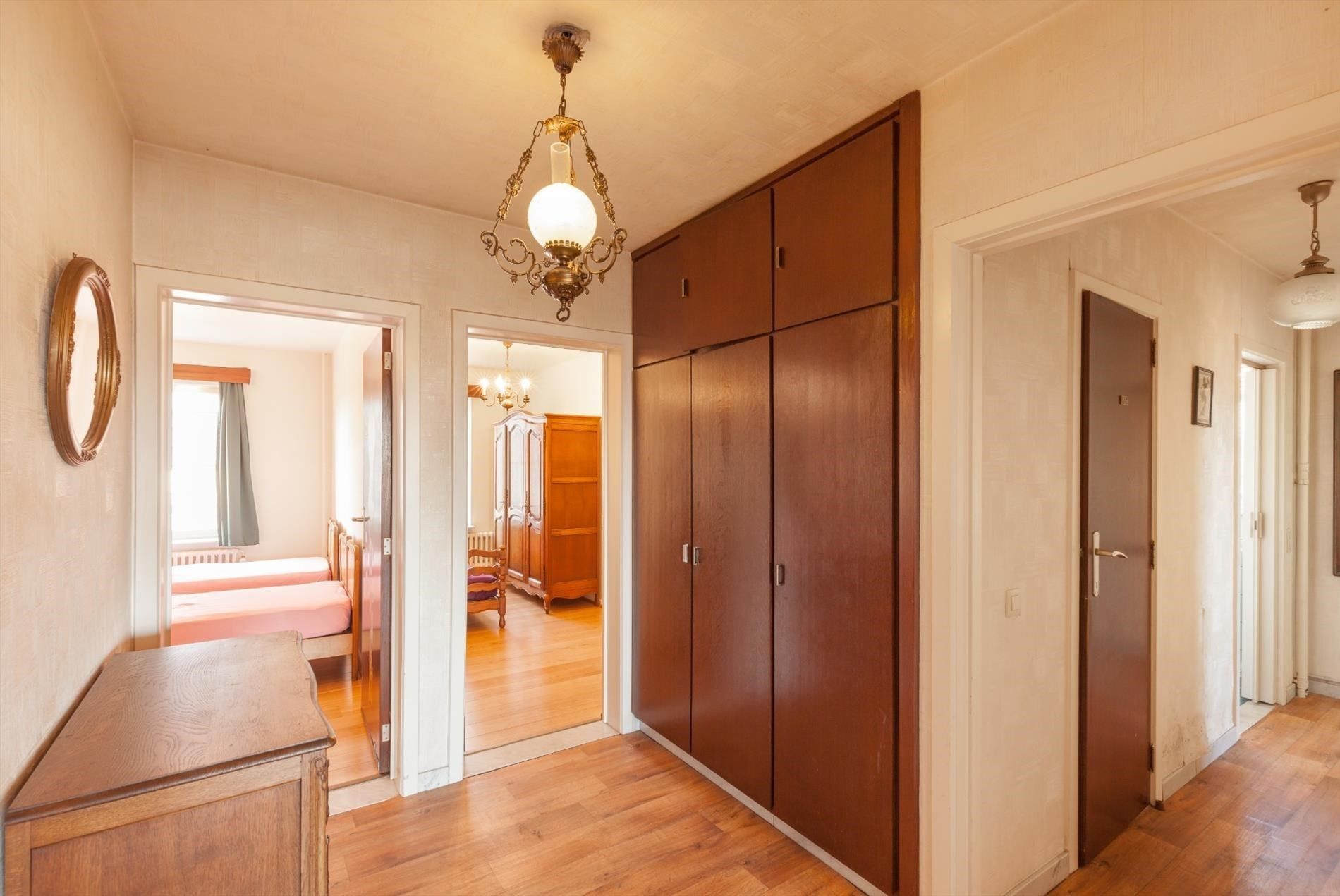 Te renoveren appartement op strategische locatie met terras foto 5