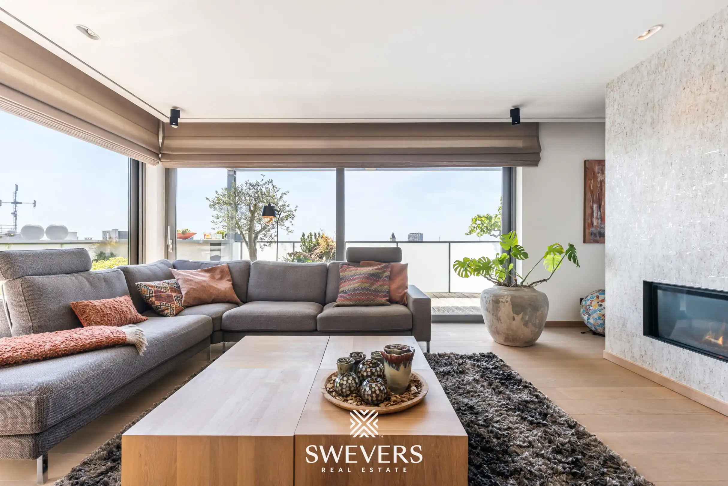 Exclusief penthouse met veel lichtinval en ruim panoramisch terras met prachtig ver uitzicht in centrum Genk foto 5