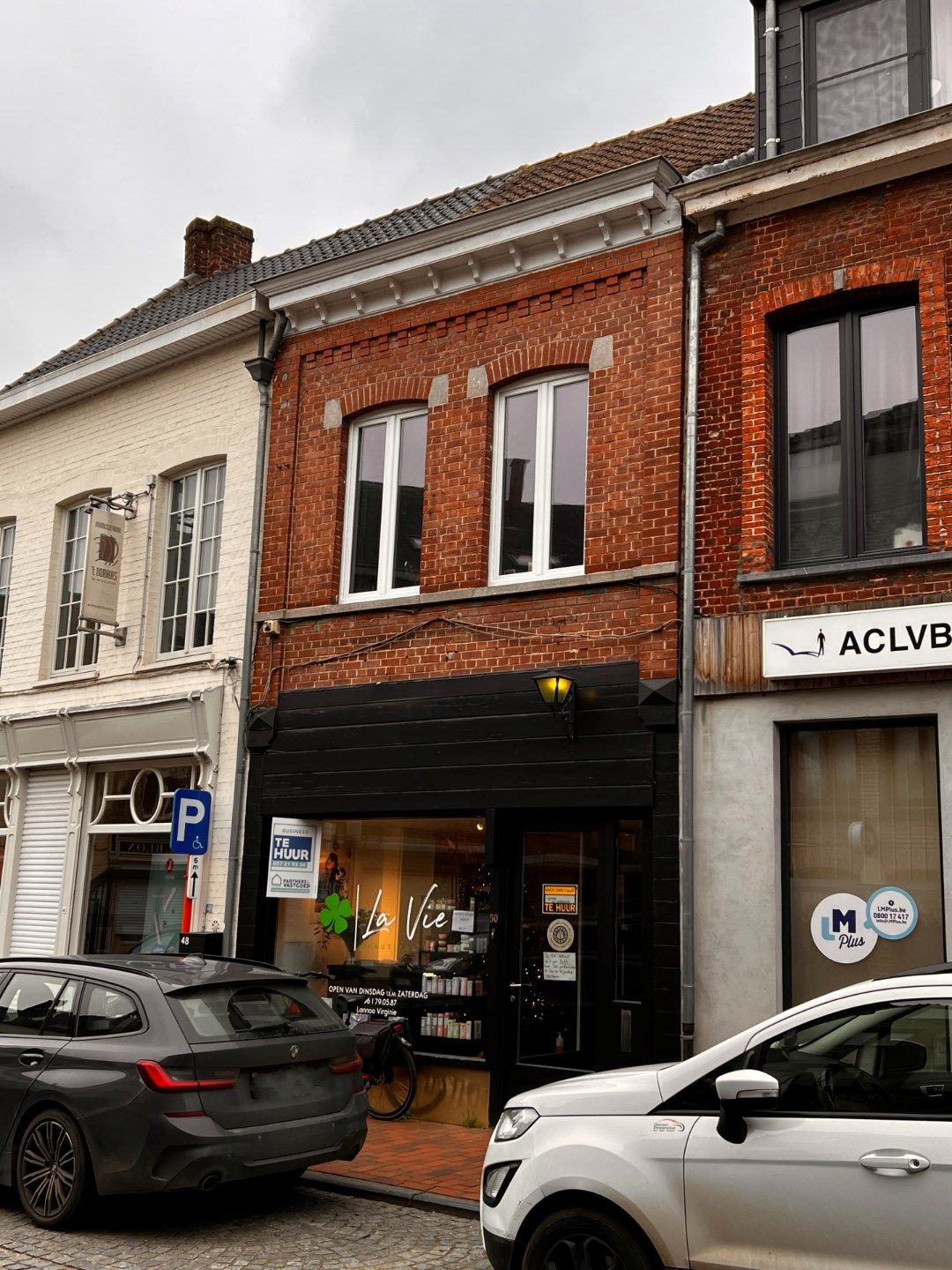 HANDELSPAND MET APPARTEMENT EN GARAGE IN CENTRUM POPERINGE foto {{pictureIndex}}