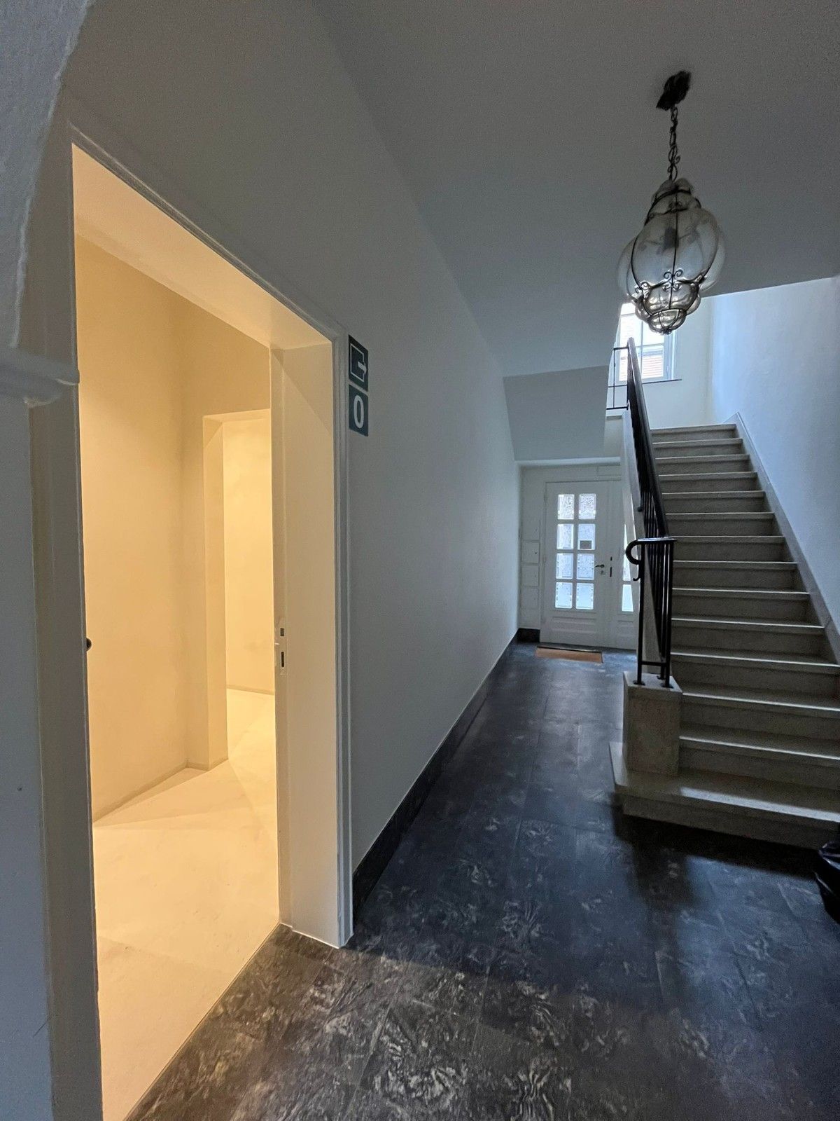 INSTAPKLAAR APPARTEMENT TE KOOP - CENTRUM KORTRIJK foto 3