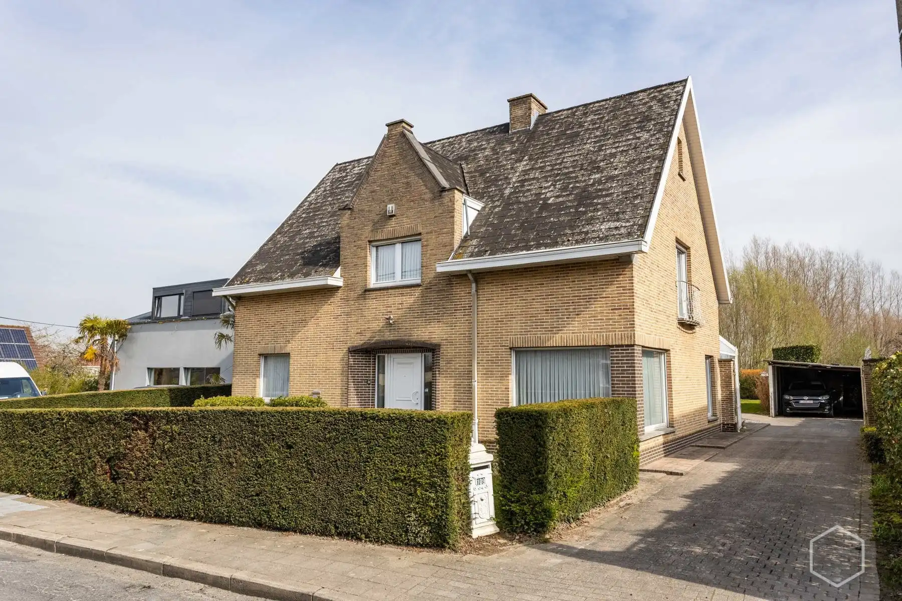 Hoofdfoto van de publicatie: Te renoveren open bebouwing op 12a 59ca met garage van 290m²