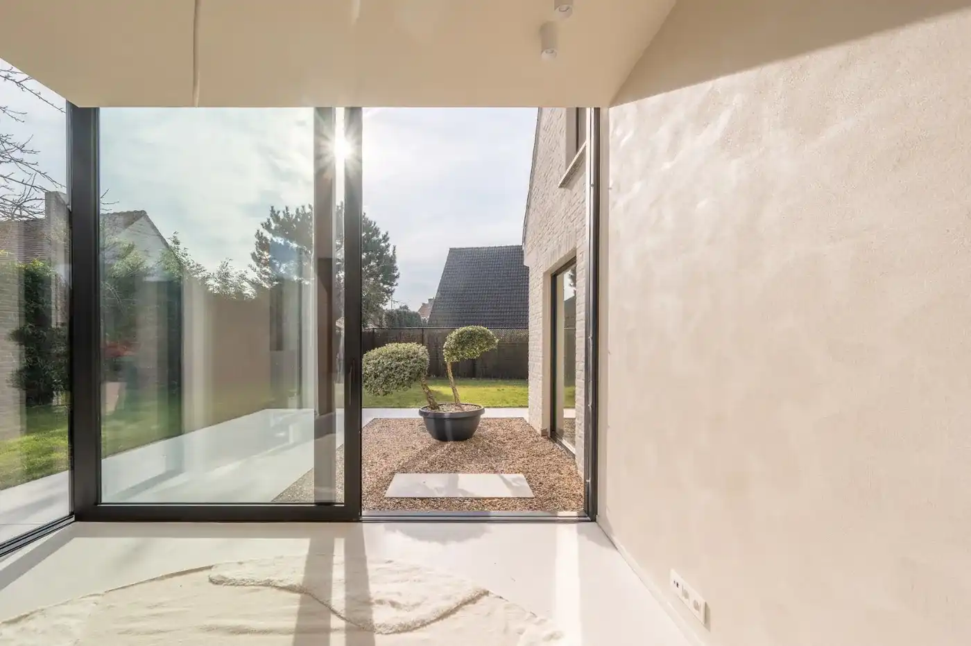 Alleenstaande en luxueus gerenoveerde villa op een rustige en residentiële ligging in Knokke foto 17