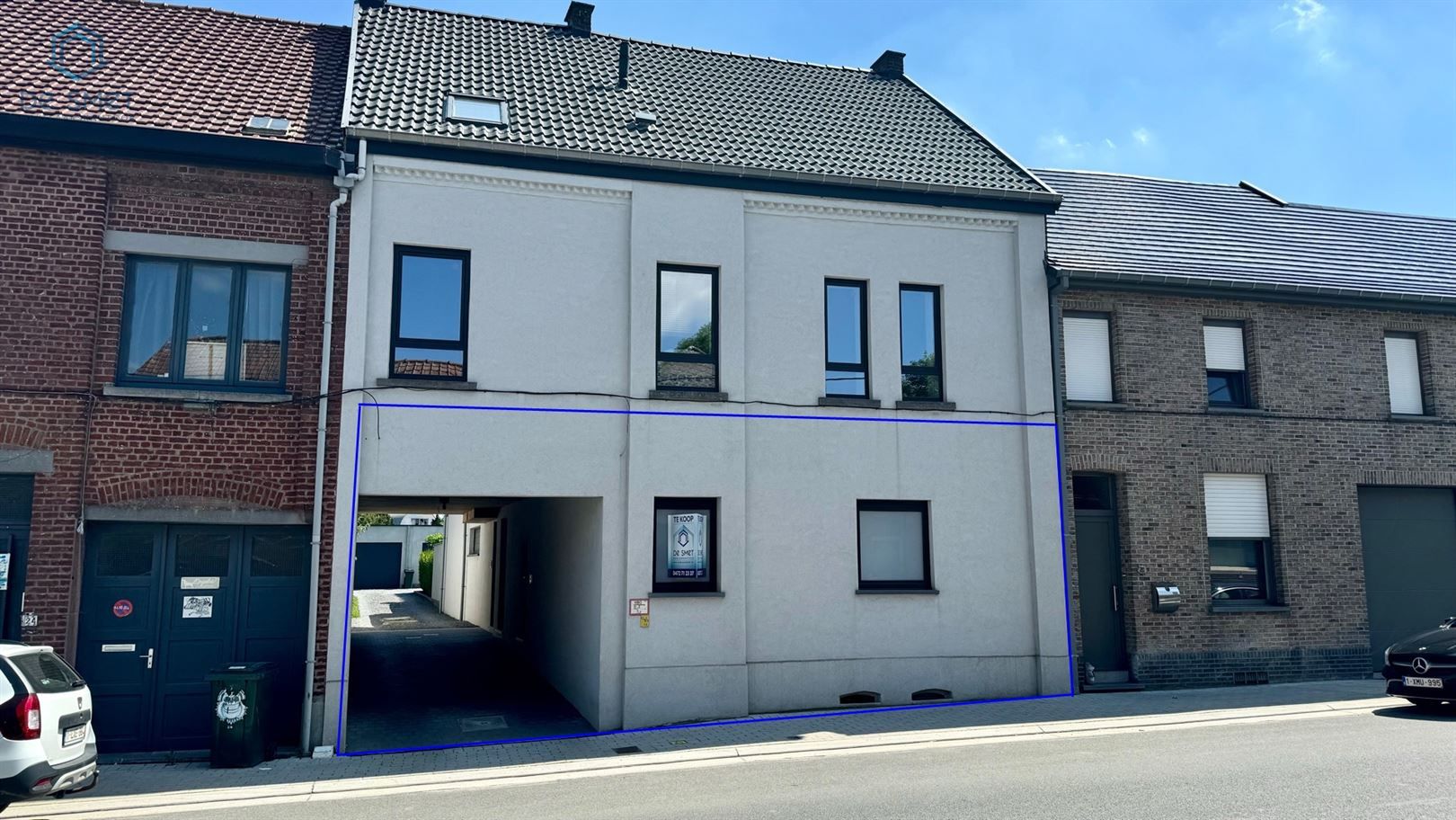 INSTAPKLAAR GELIJKVLOERS APPARTEMENT MET 2 SLKS, TUIN EN GARAGE! foto 1