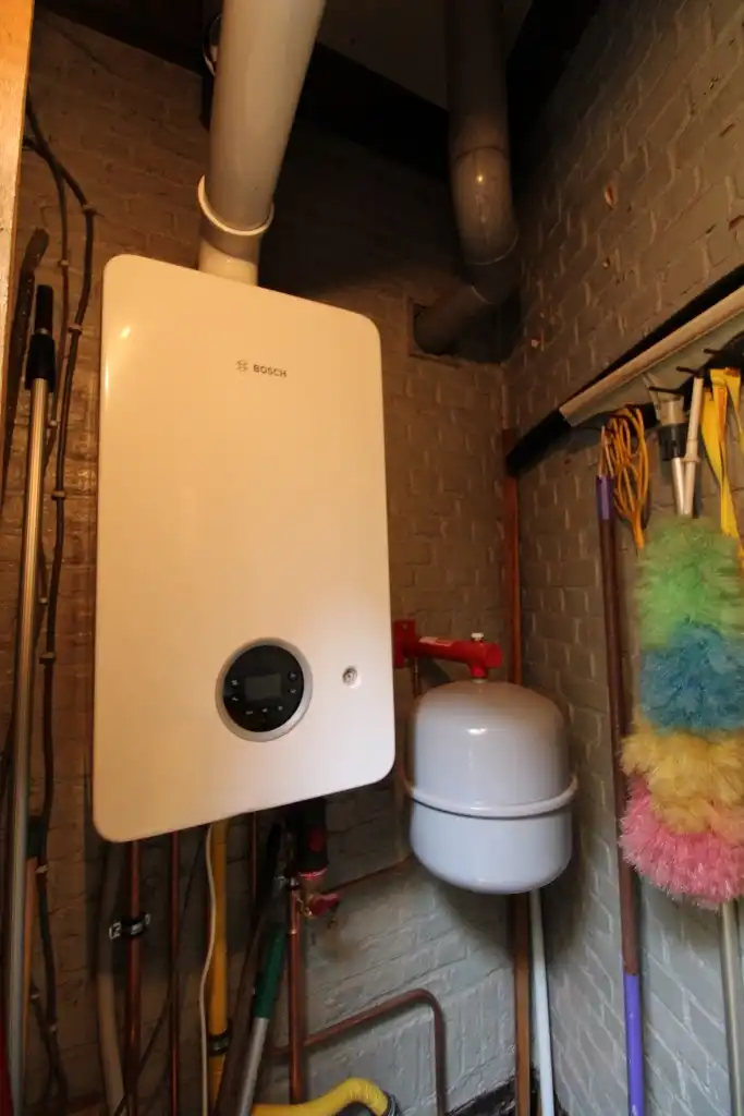 Zeer mooie halfopen woning met garage op gunstige ligging foto 15